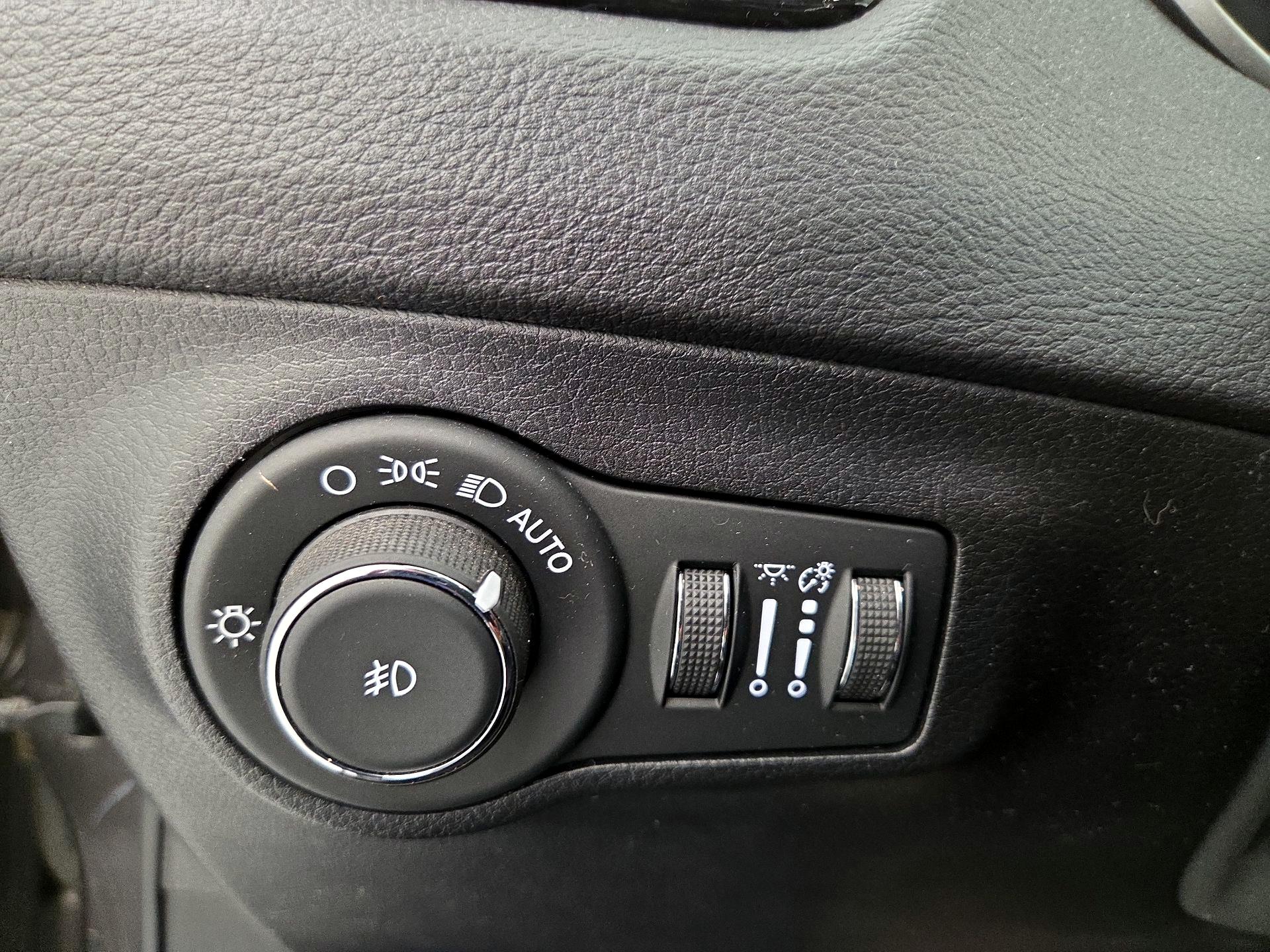 Thumbnail: 2020 Jeep Compass - 13