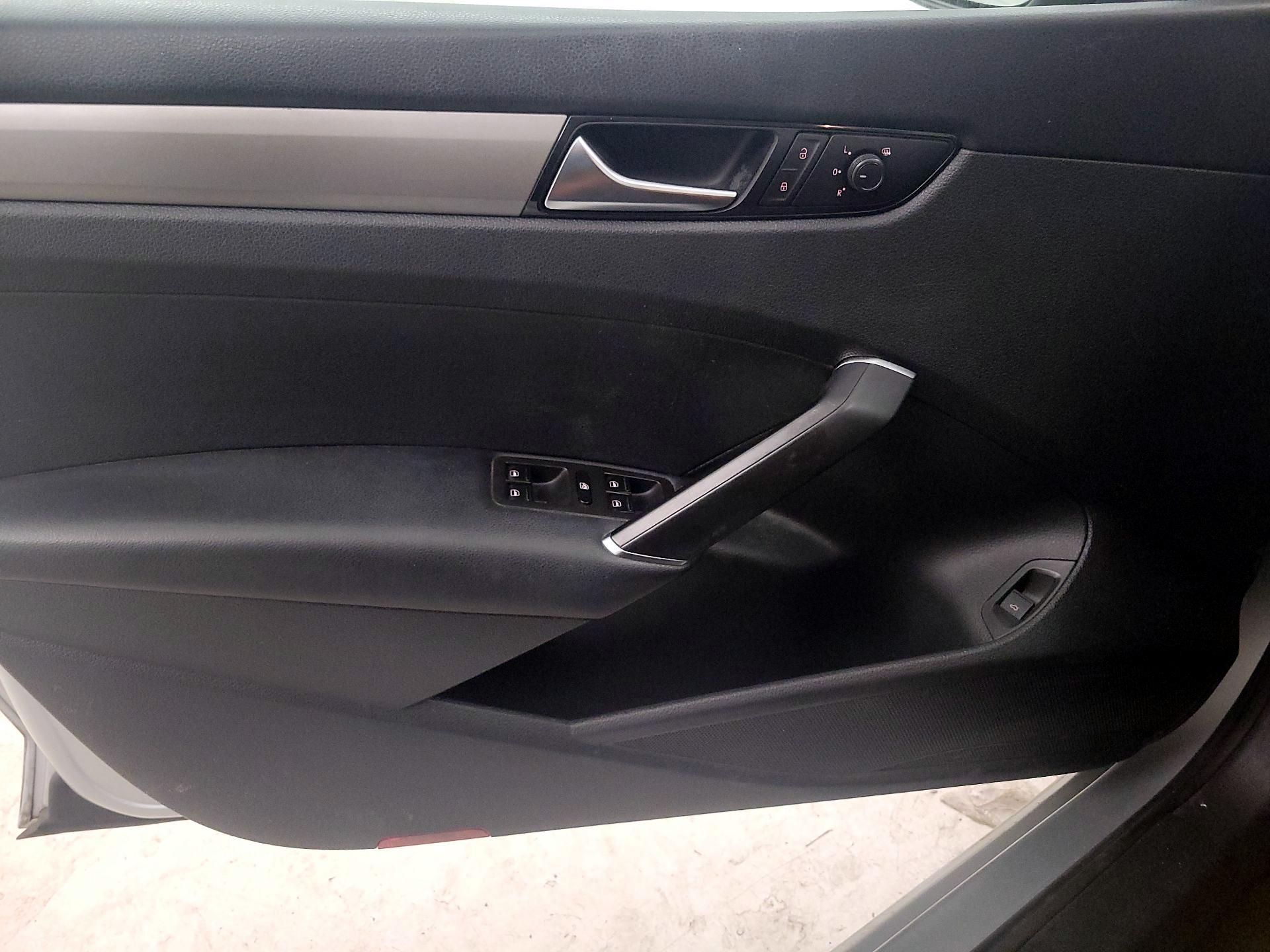 Thumbnail: 2020 Volkswagen Passat - 12