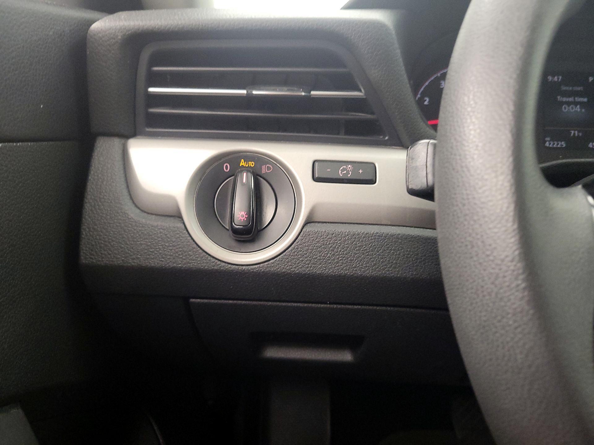 Thumbnail: 2020 Volkswagen Passat - 13