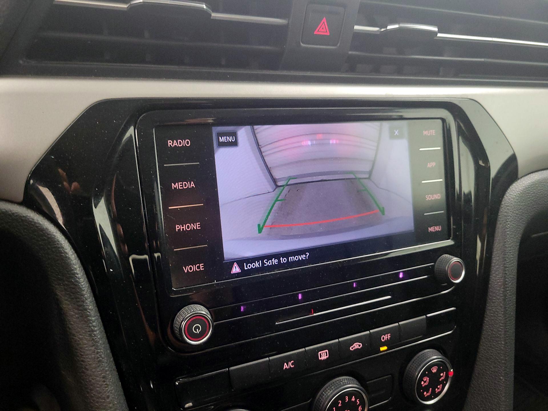 Thumbnail: 2020 Volkswagen Passat - 14