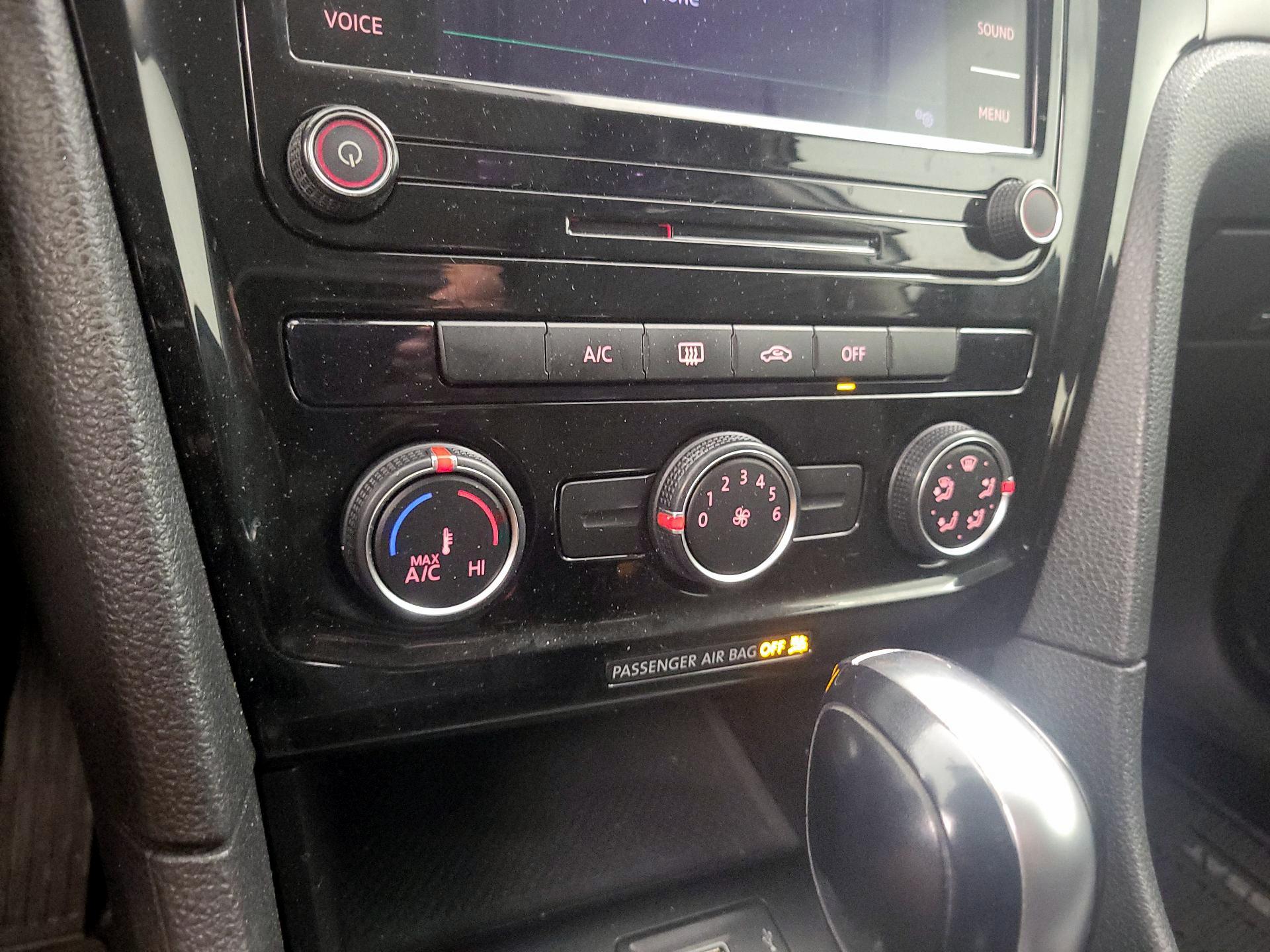 Thumbnail: 2020 Volkswagen Passat - 16