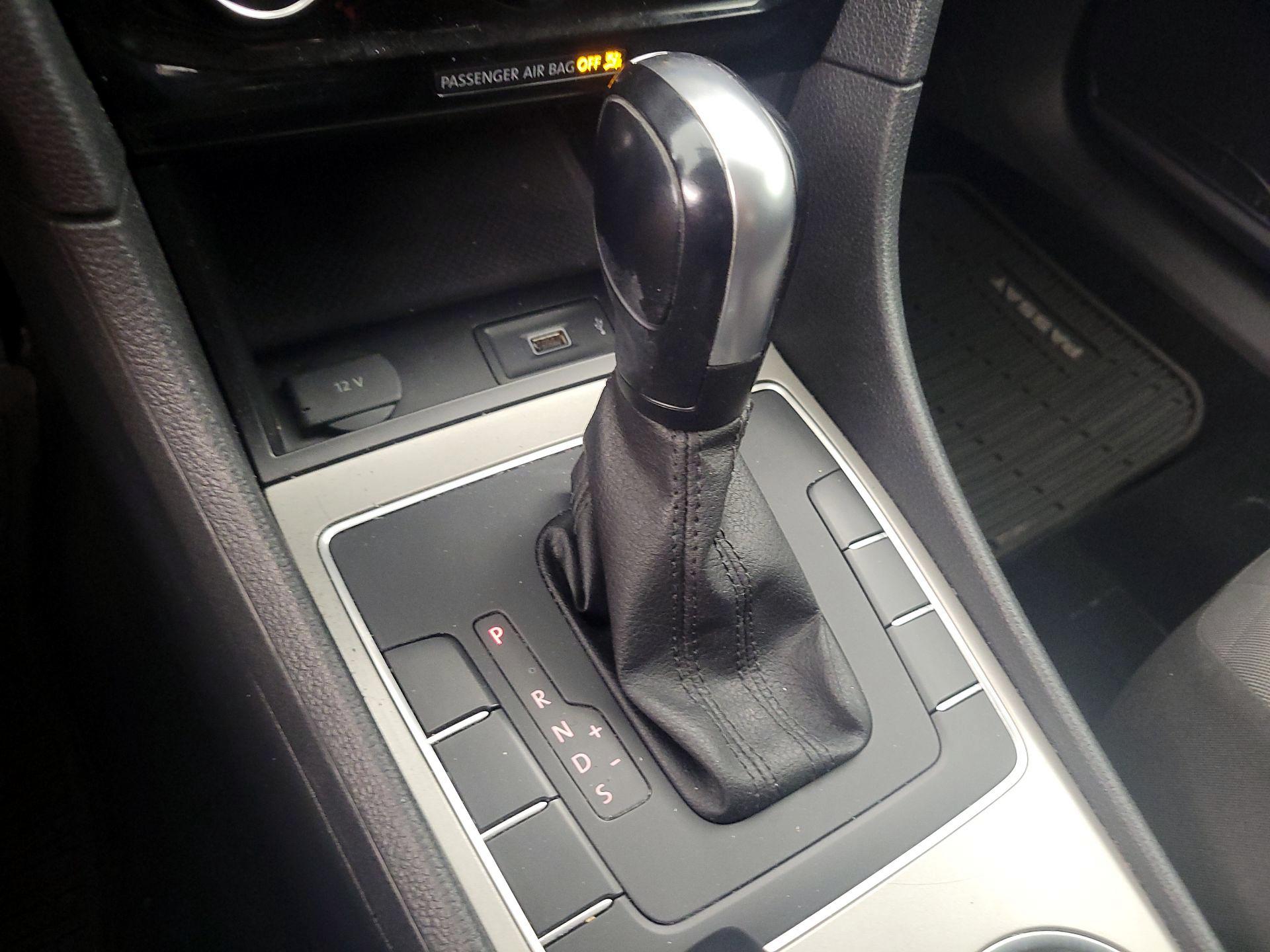 Thumbnail: 2020 Volkswagen Passat - 17