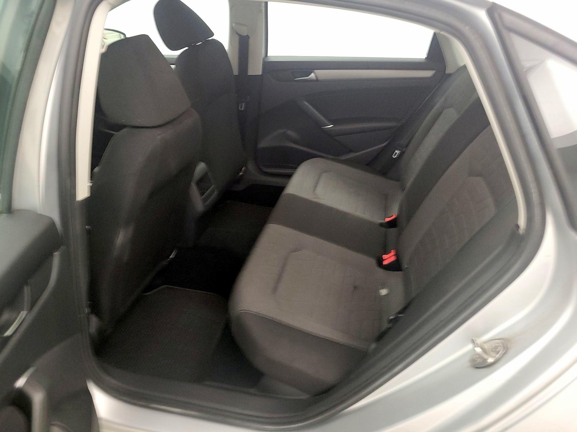 Thumbnail: 2020 Volkswagen Passat - 19