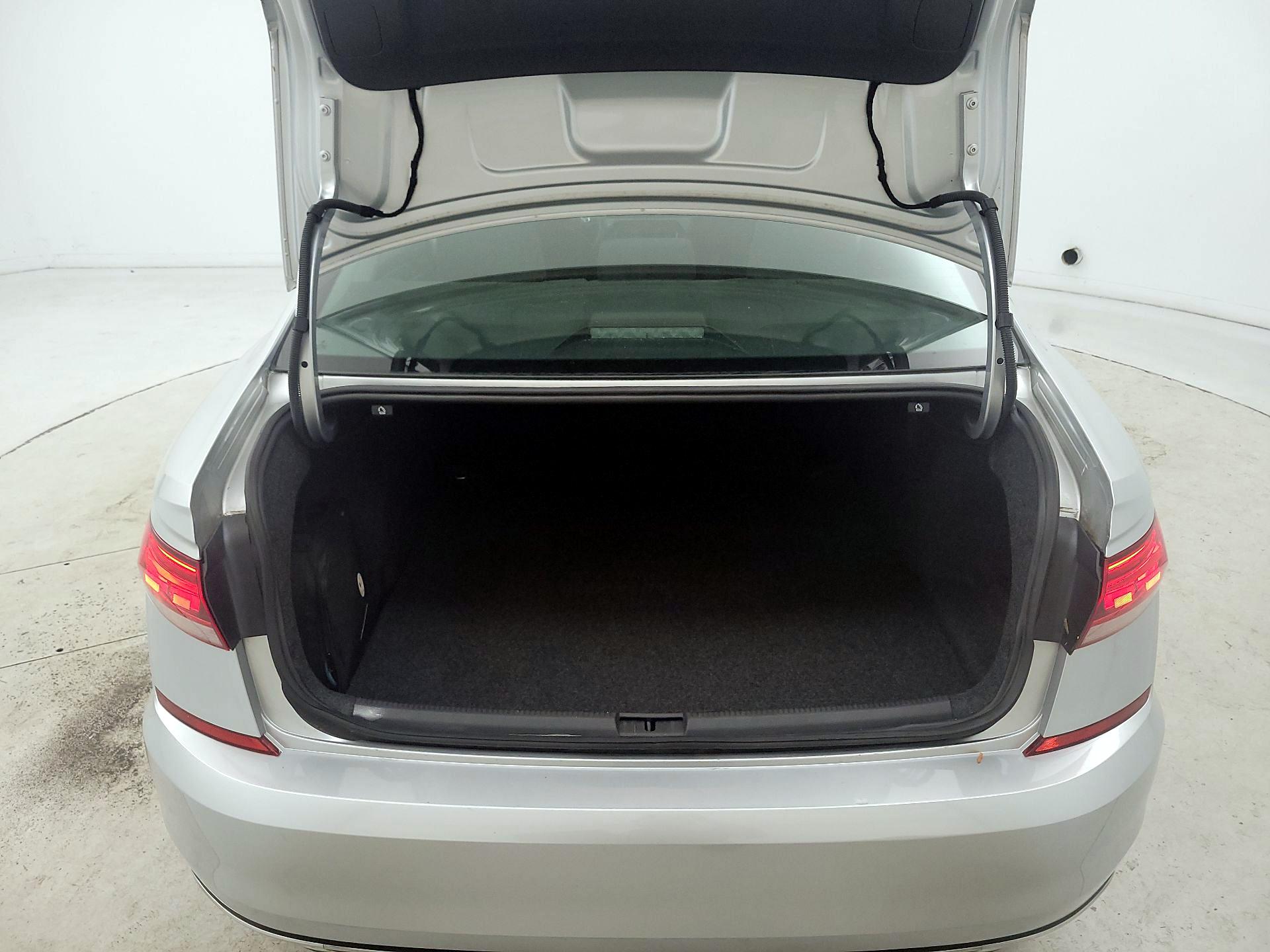 Thumbnail: 2020 Volkswagen Passat - 20