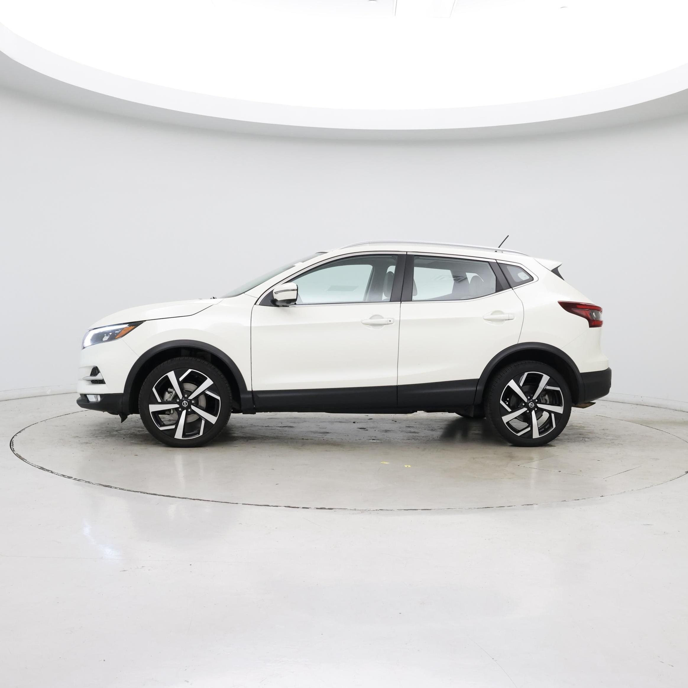 Thumbnail: 2022 Nissan Rogue Sport - 3