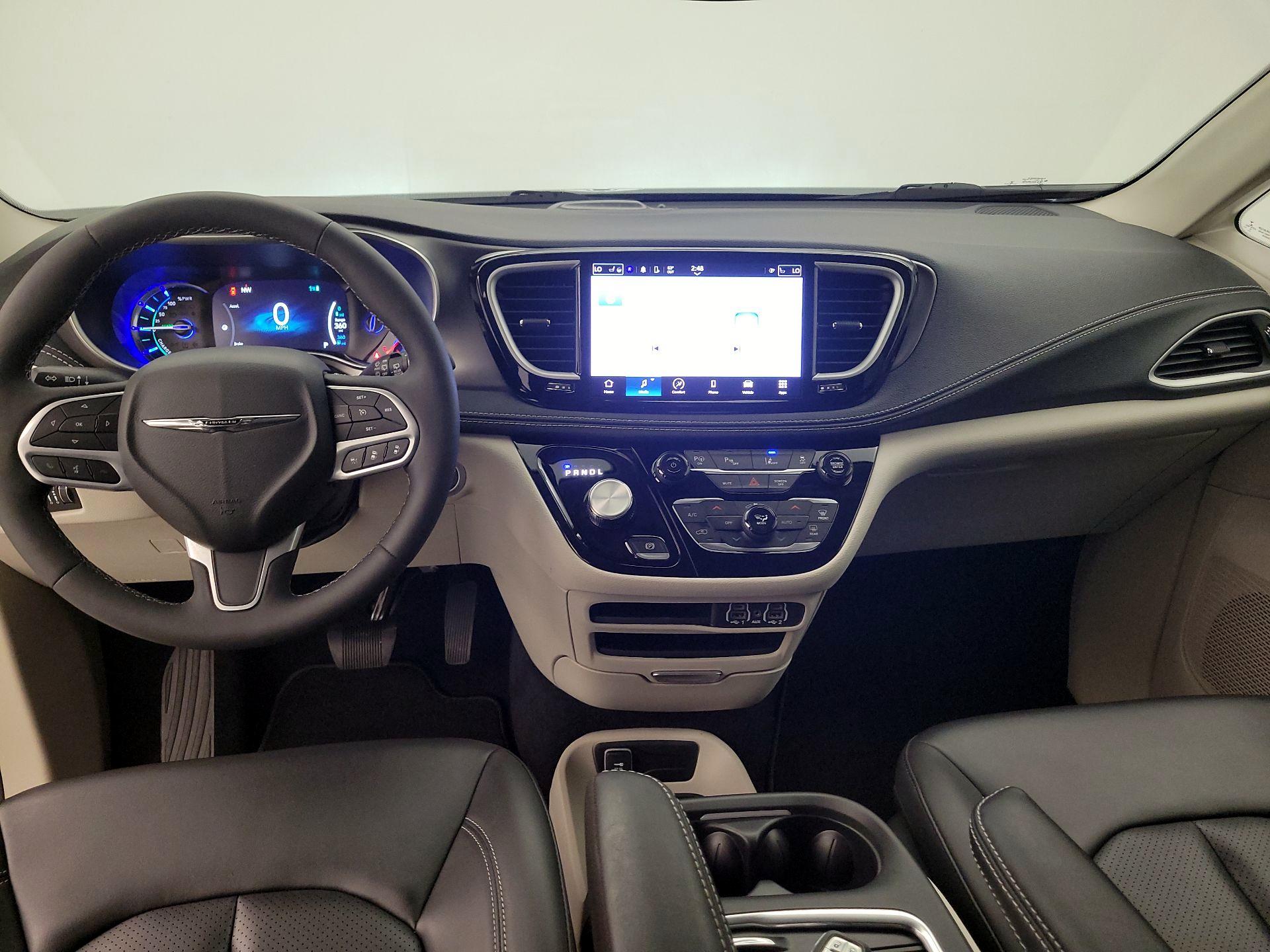 Thumbnail: 2023 Chrysler Pacifica - 9