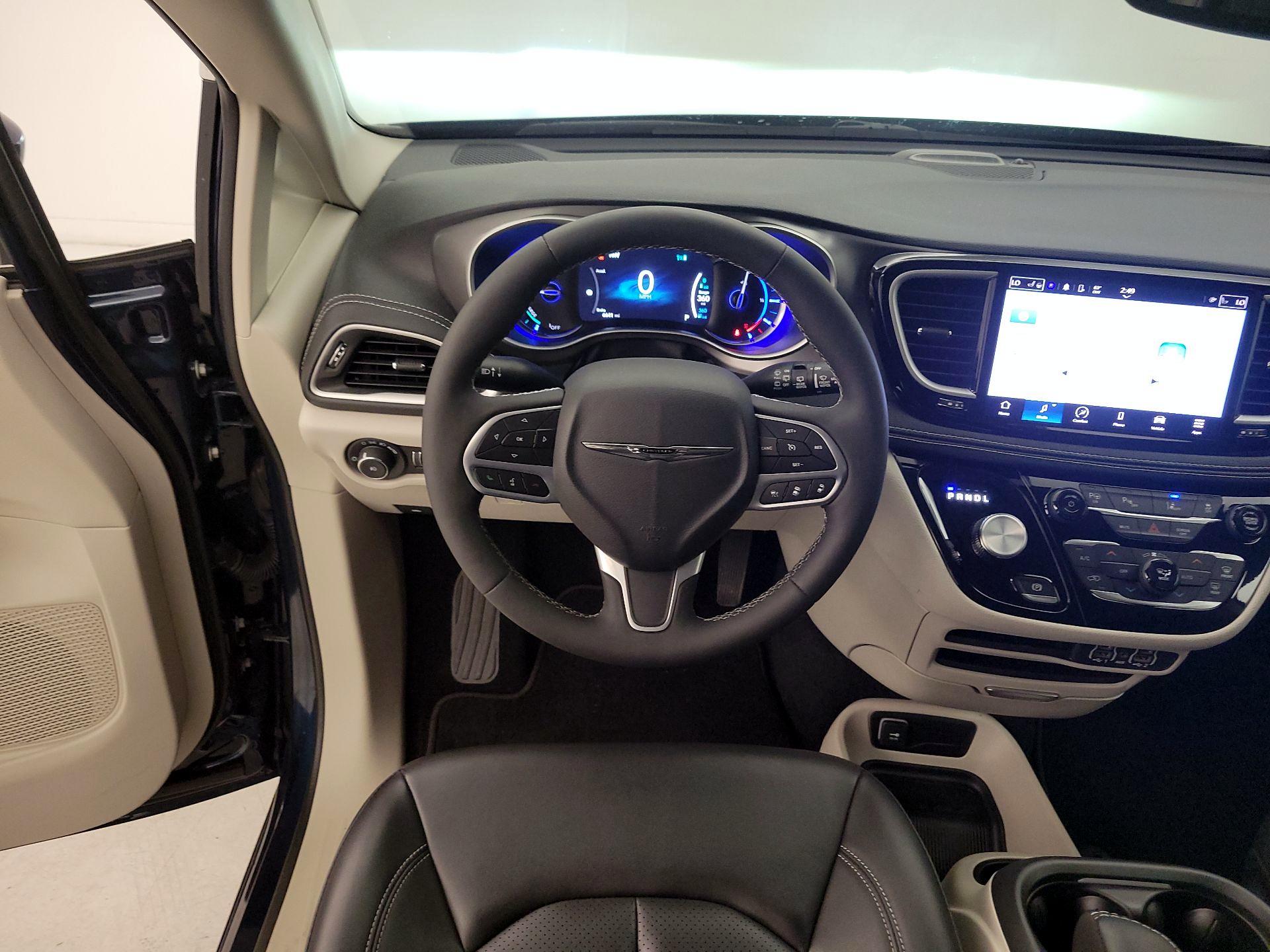 Thumbnail: 2023 Chrysler Pacifica - 10