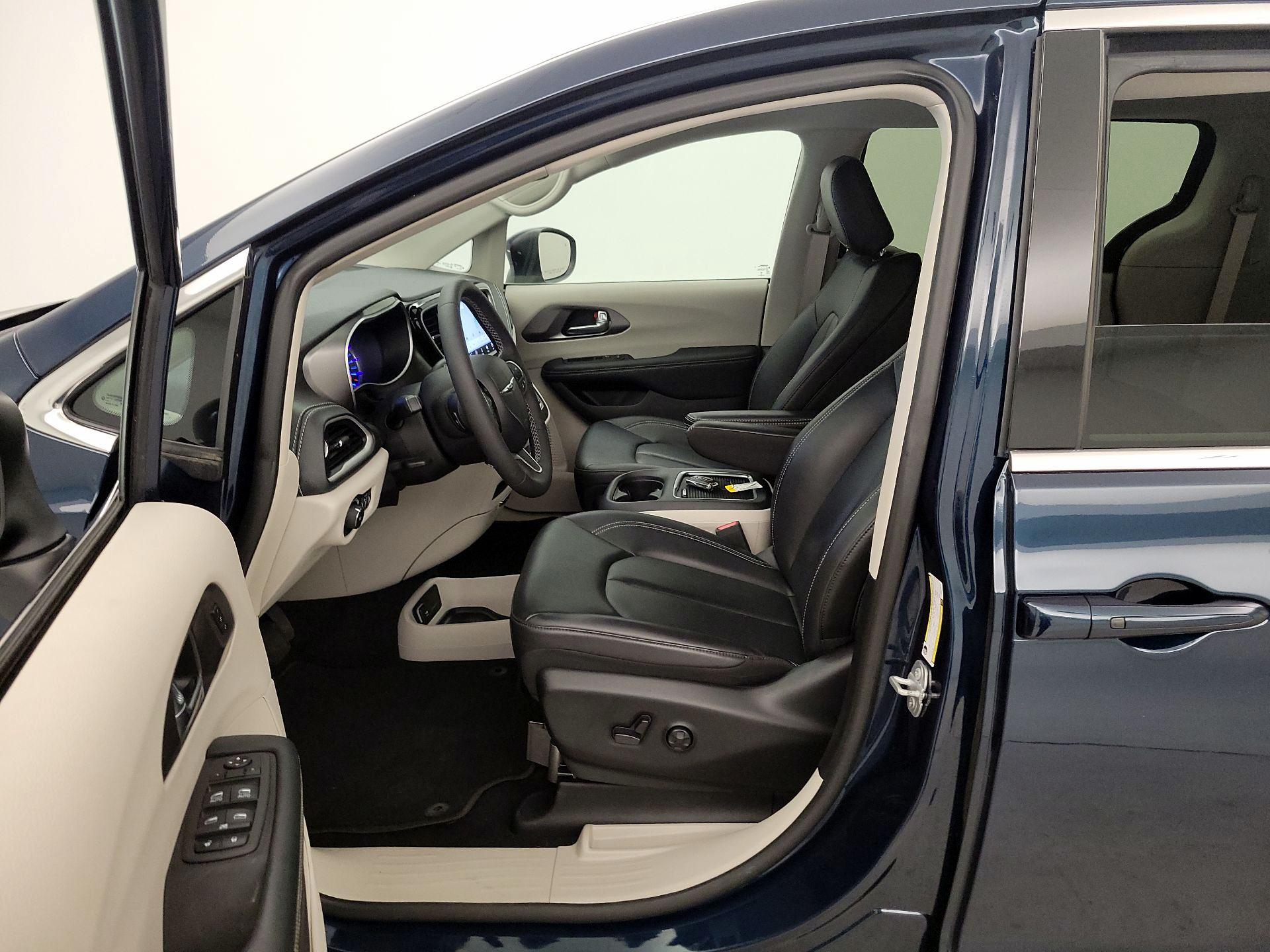 Thumbnail: 2023 Chrysler Pacifica - 11