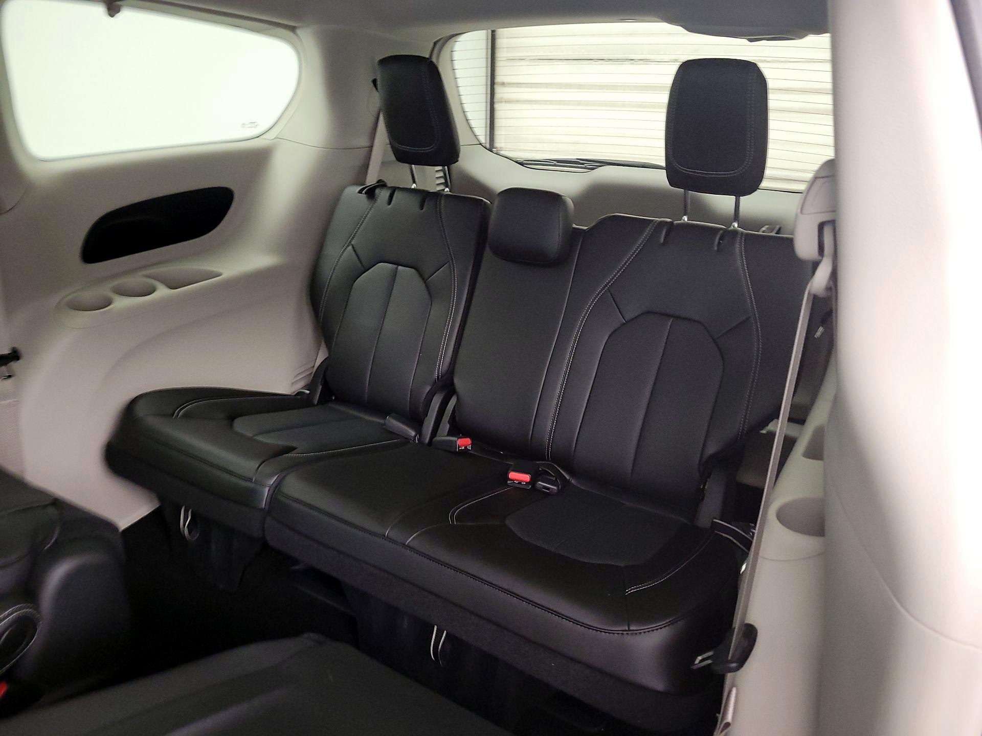 Thumbnail: 2023 Chrysler Pacifica - 19