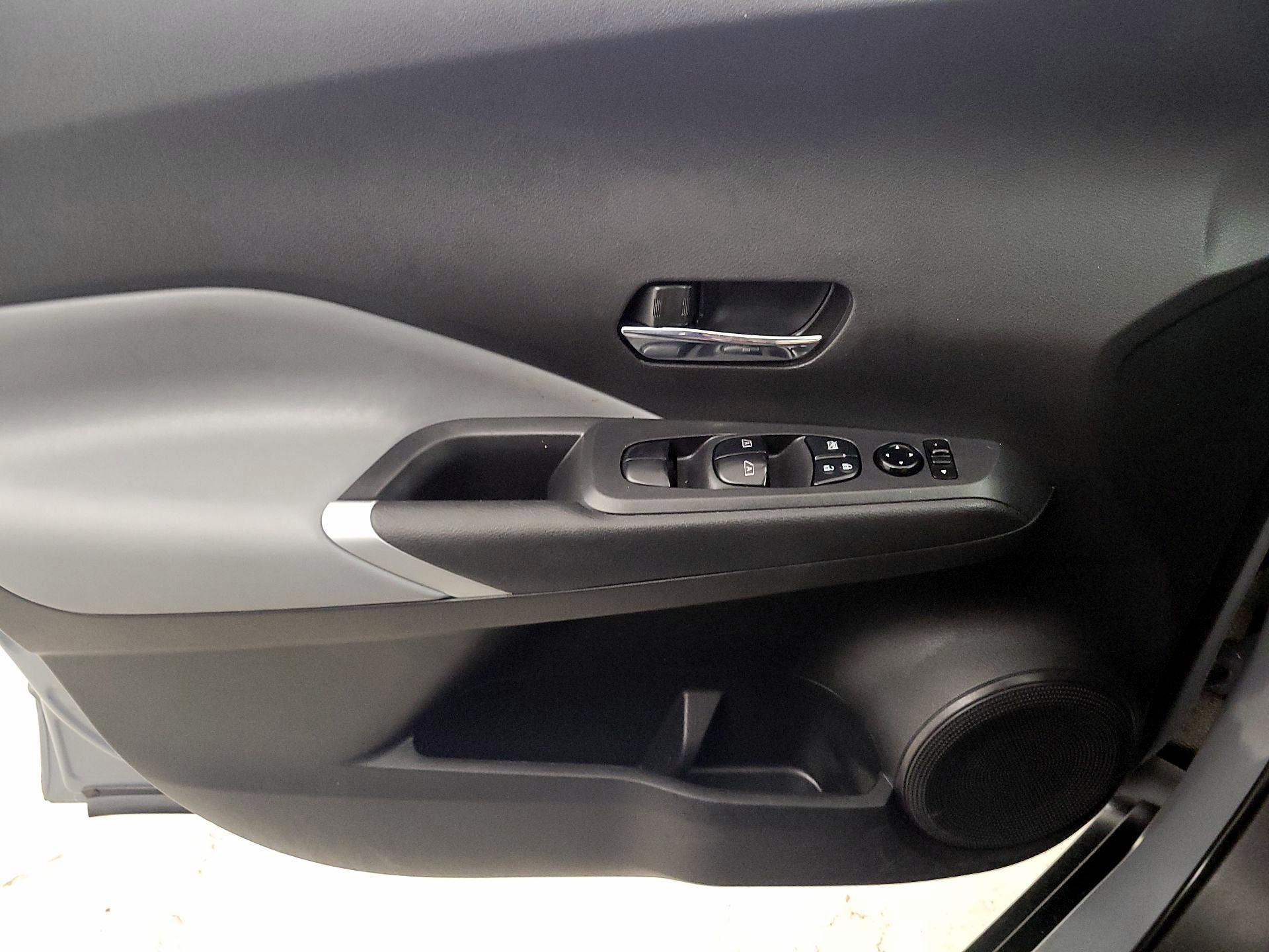 Thumbnail: 2023 Nissan Kicks - 12