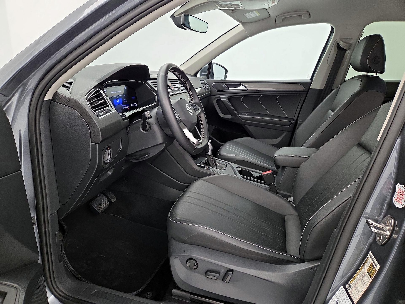 2024 Volkswagen Tiguan SE - Photo 12