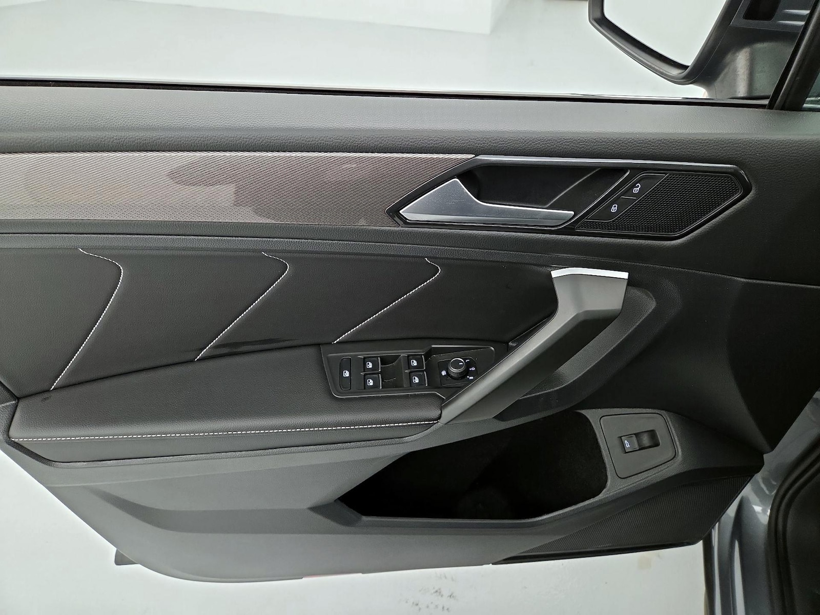 2024 Volkswagen Tiguan SE - Photo 13