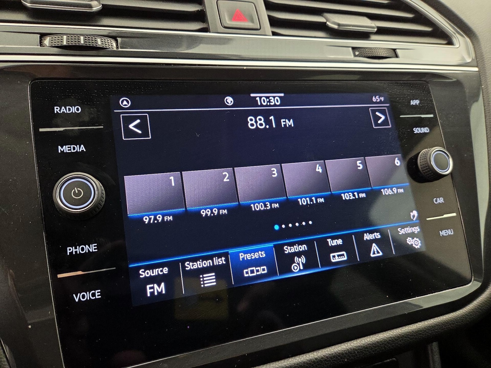 2024 Volkswagen Tiguan SE - Photo 16