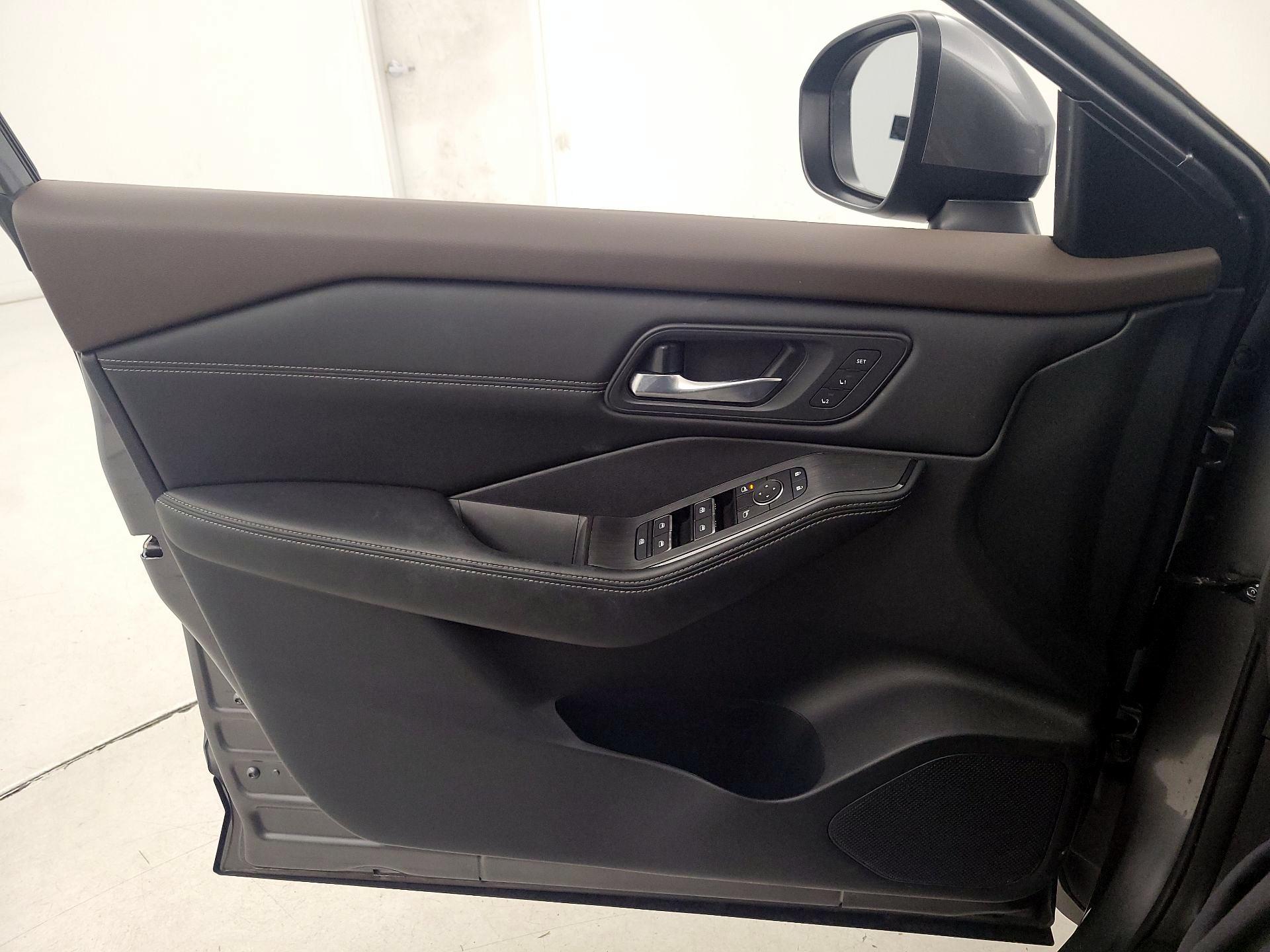 Thumbnail: 2023 Nissan Rogue - 12