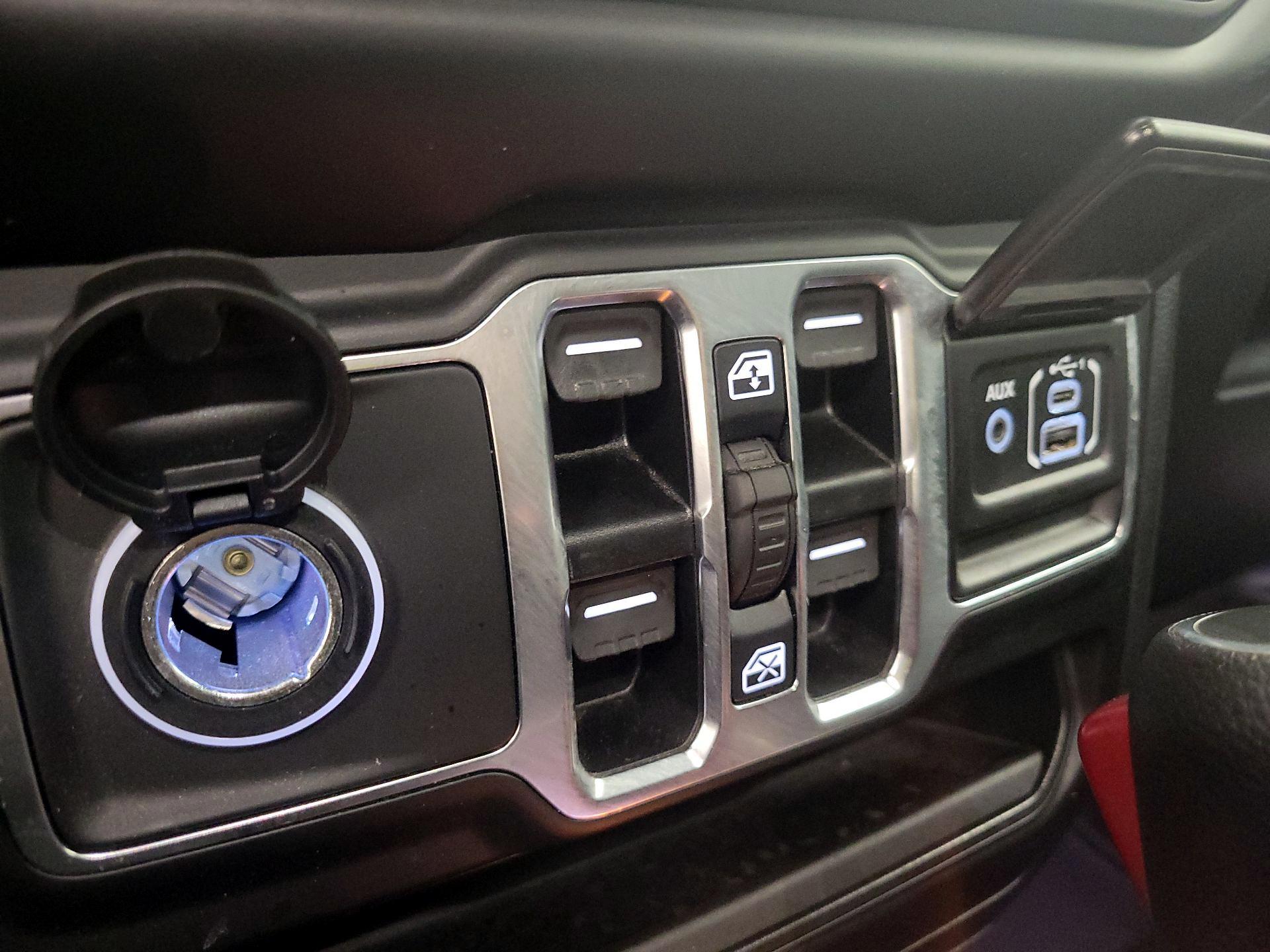 Thumbnail: 2021 Jeep Wrangler - 18