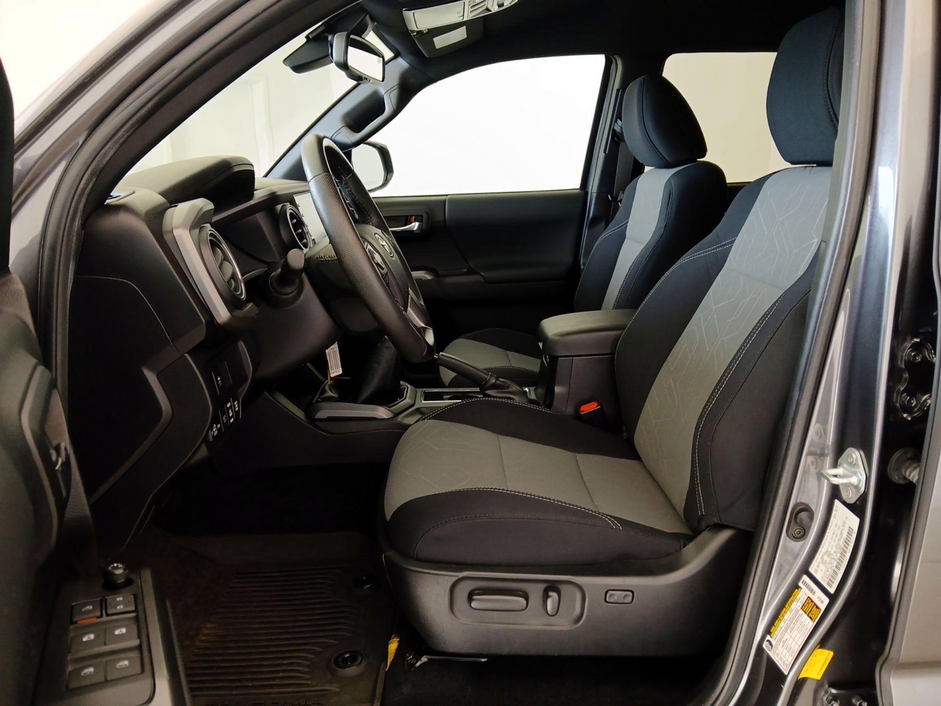 Thumbnail: 2022 Toyota Tacoma - 11