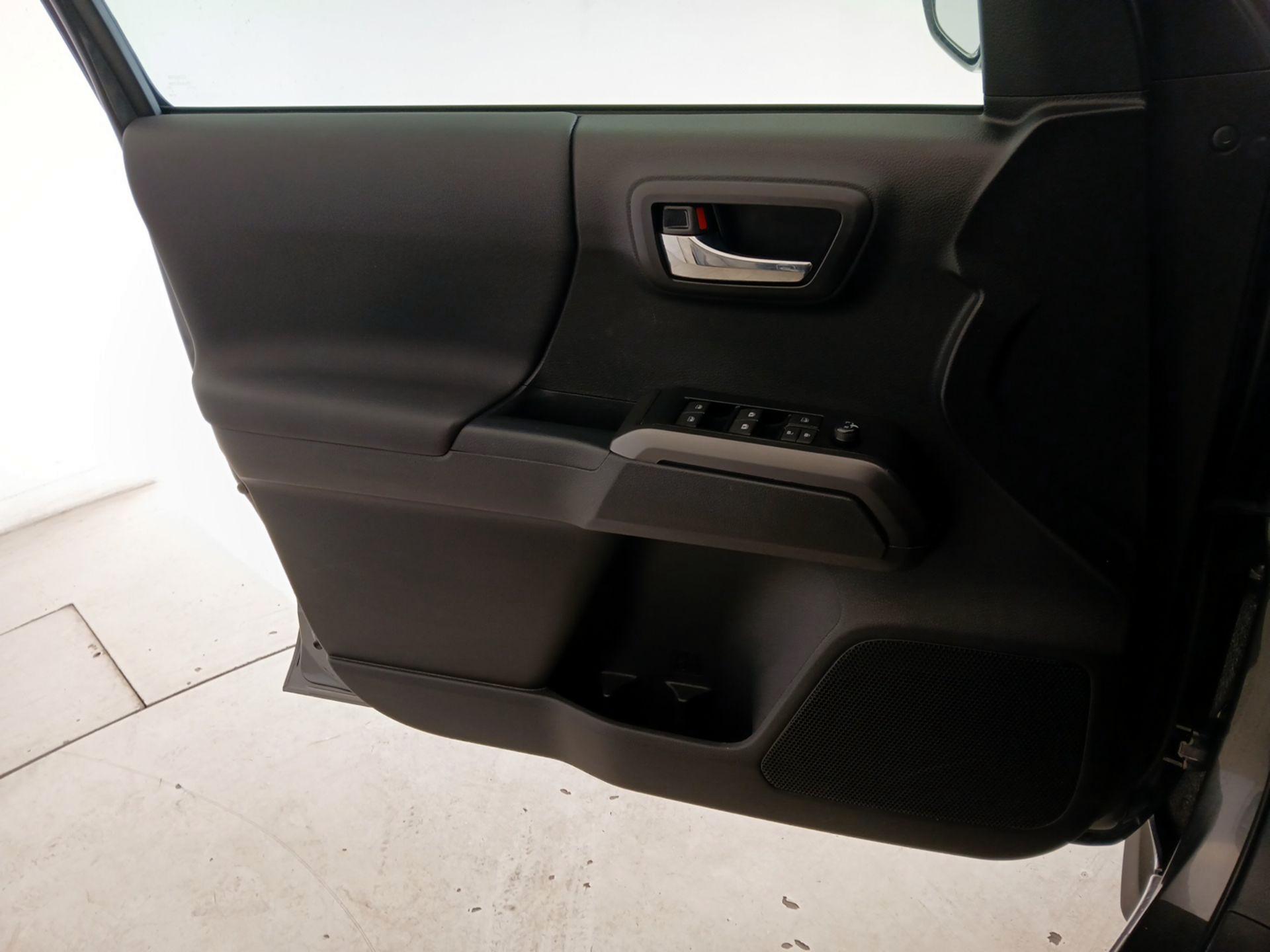 Thumbnail: 2022 Toyota Tacoma - 12