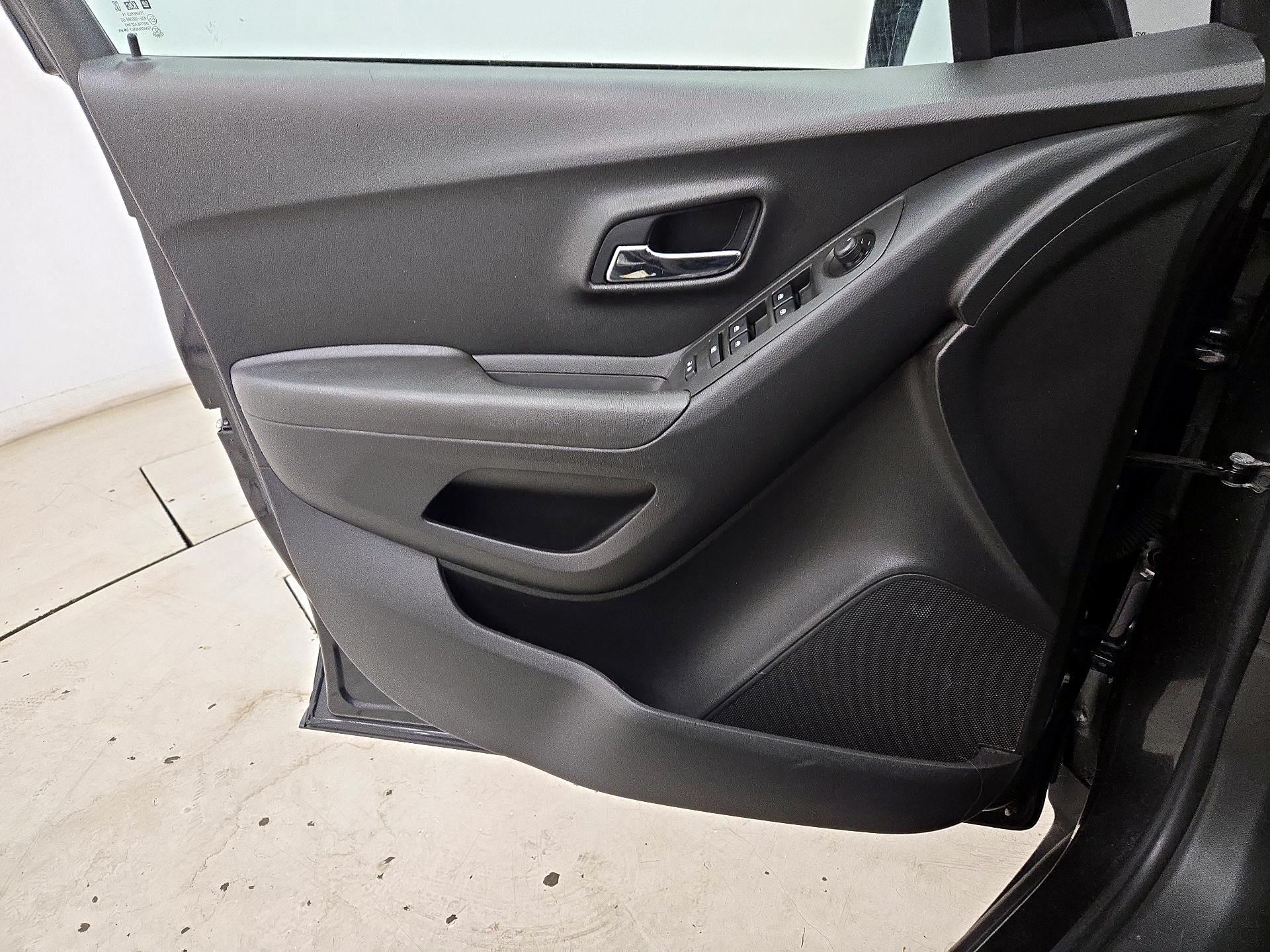 Thumbnail: 2016 Chevrolet Trax - 12