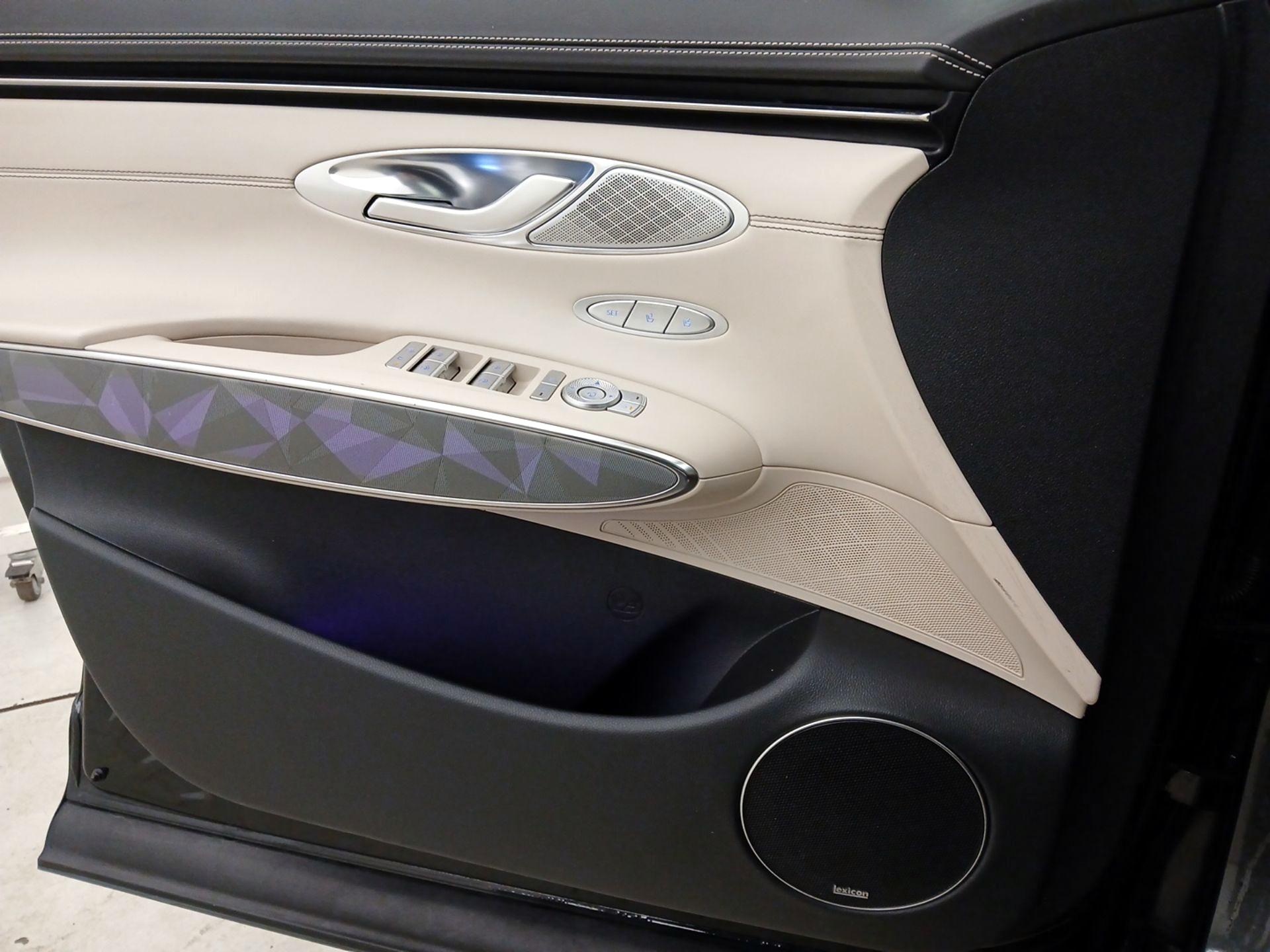 Thumbnail: 2022 Genesis GV70 - 12