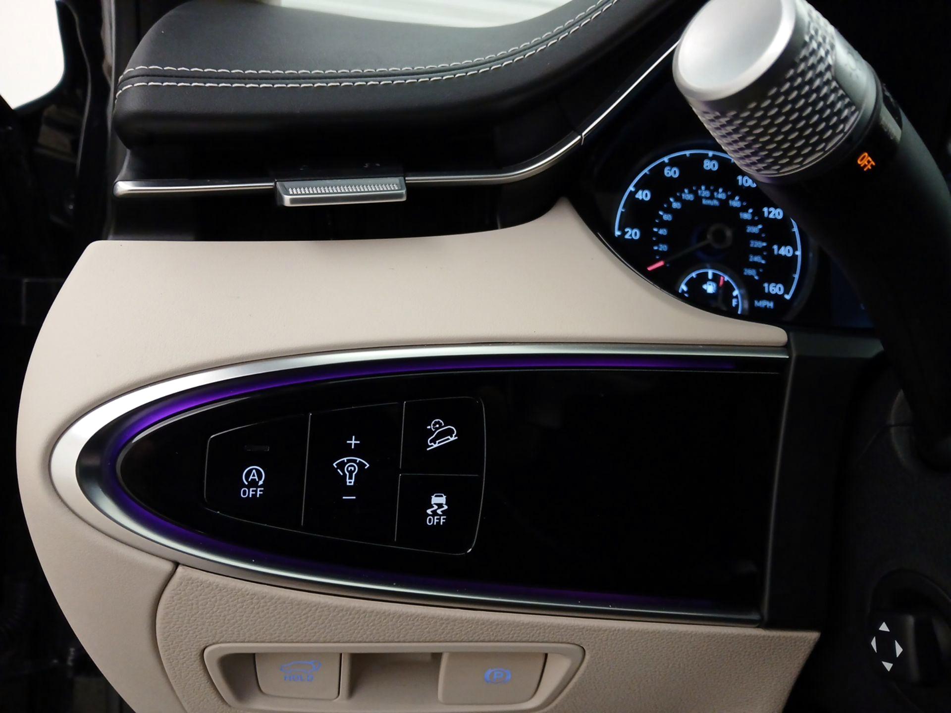 Thumbnail: 2022 Genesis GV70 - 13