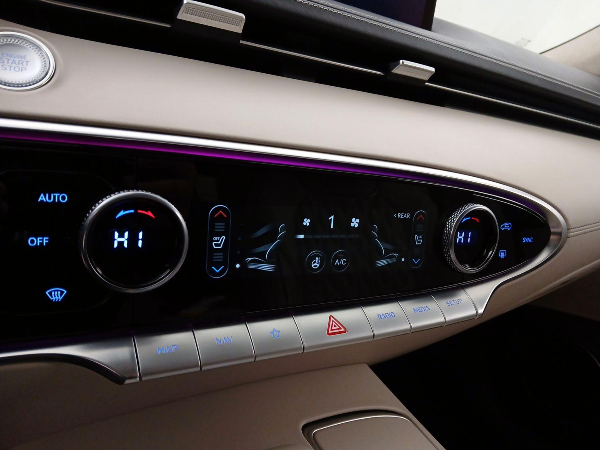 Thumbnail: 2022 Genesis GV70 - 17