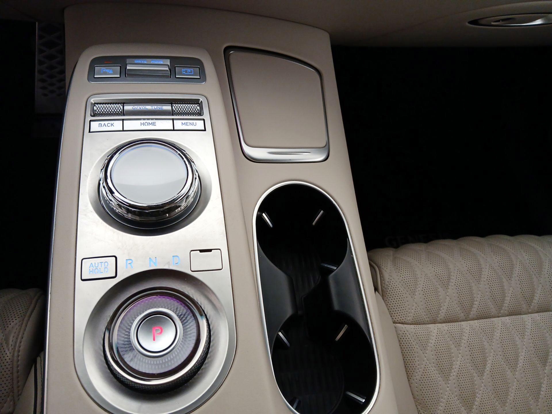 Thumbnail: 2022 Genesis GV70 - 18