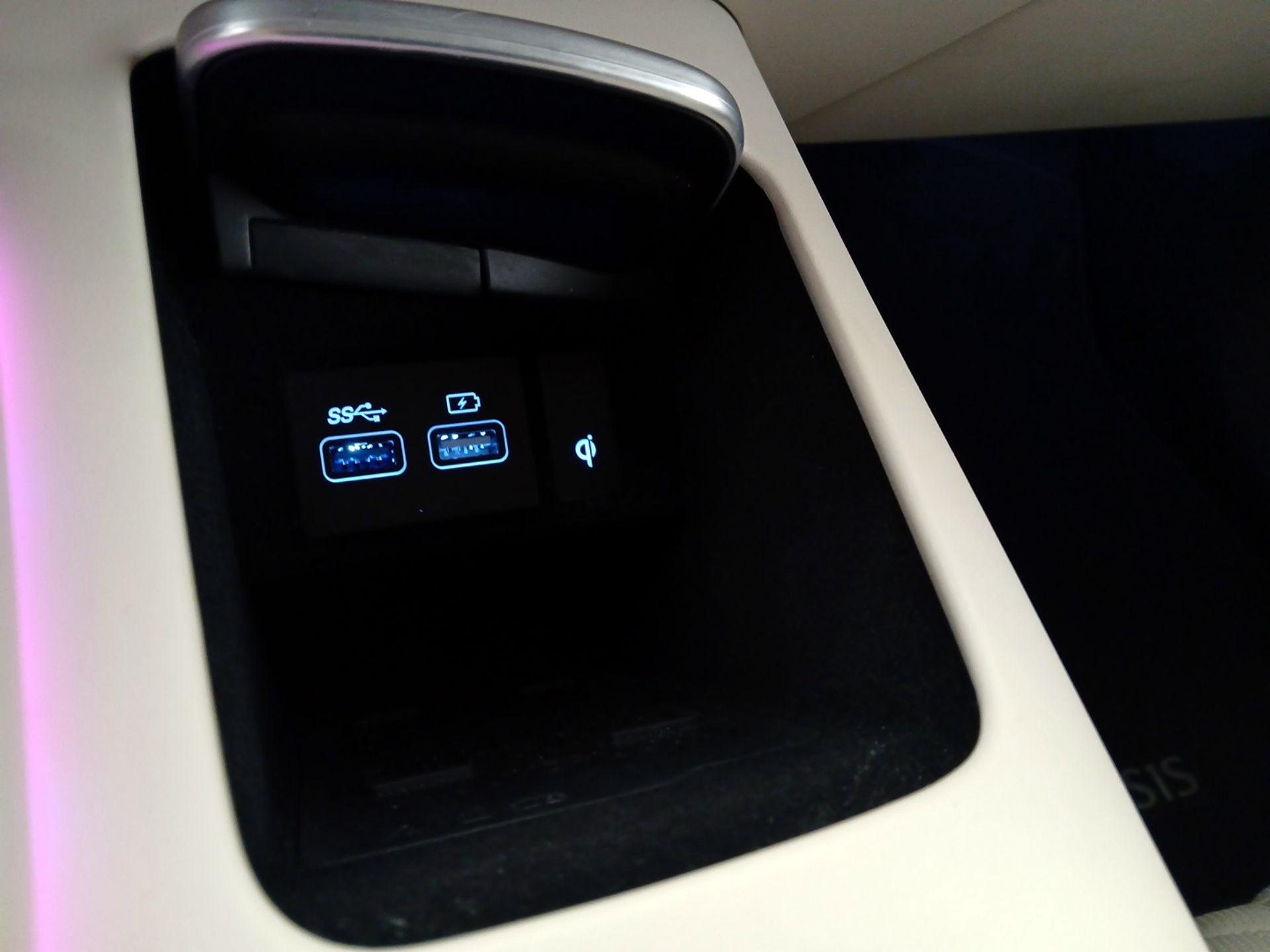 Thumbnail: 2022 Genesis GV70 - 19