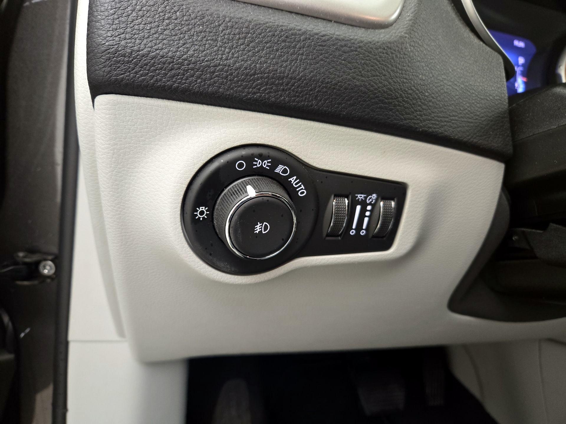 Thumbnail: 2020 Jeep Compass - 13