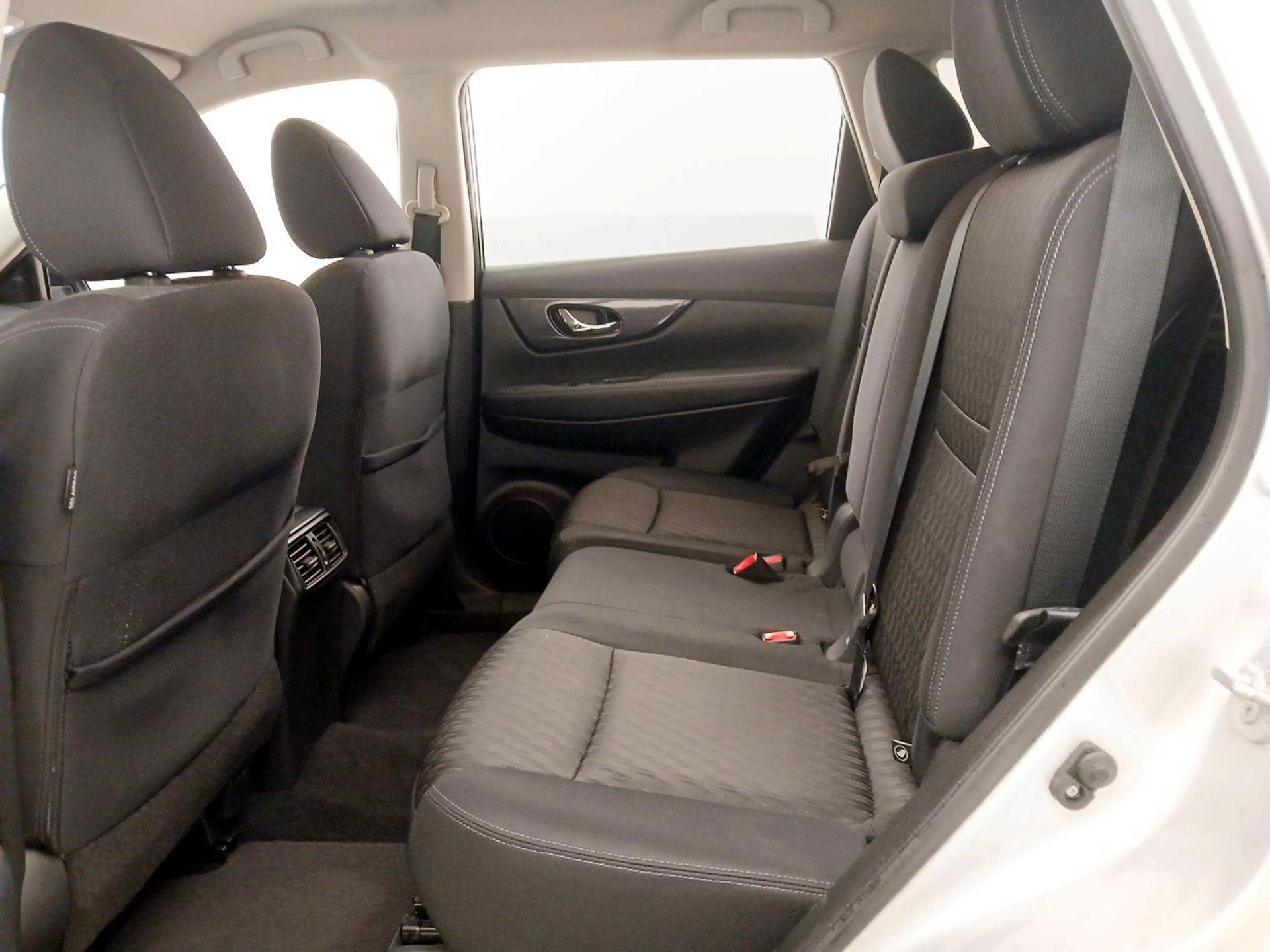 Thumbnail: 2017 Nissan Rogue - 18