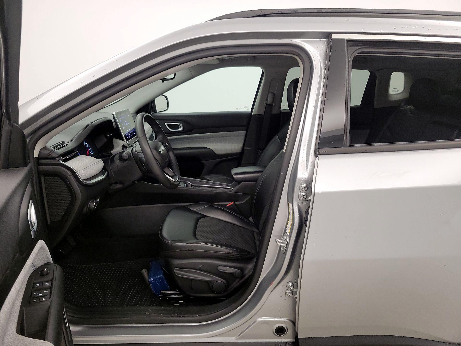 Thumbnail: 2022 Jeep Compass - 11