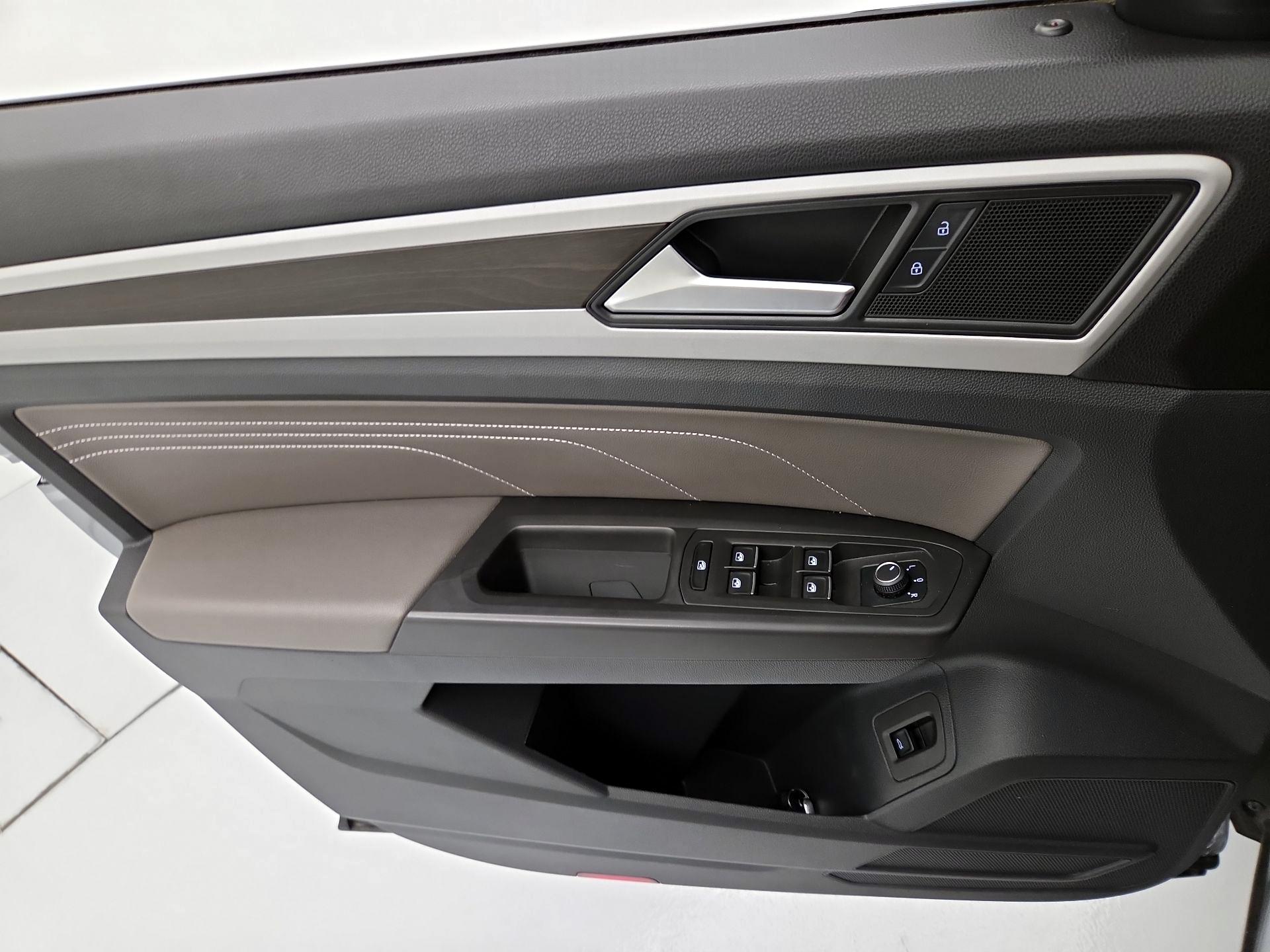Thumbnail: 2023 Volkswagen Atlas - 12