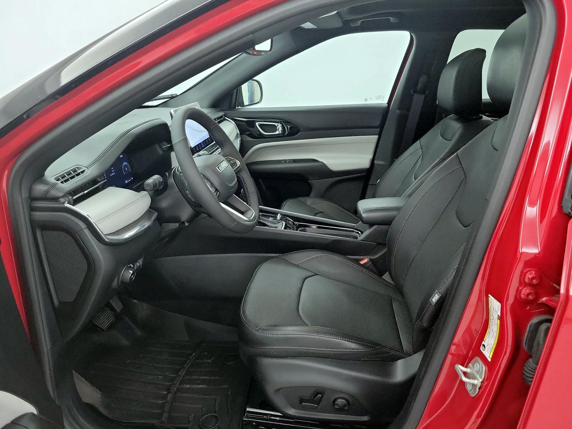 Thumbnail: 2023 Jeep Compass - 11