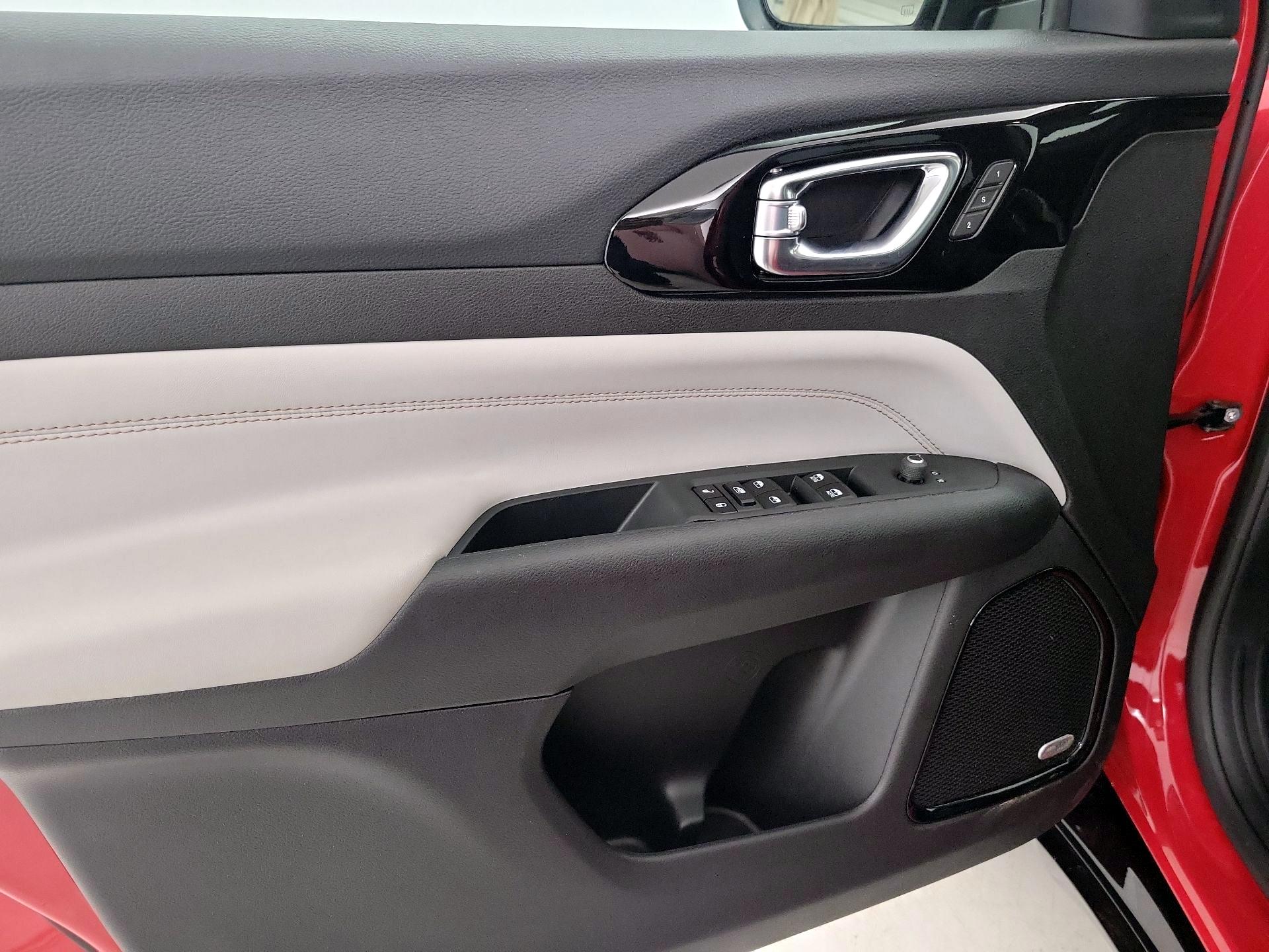 Thumbnail: 2023 Jeep Compass - 12