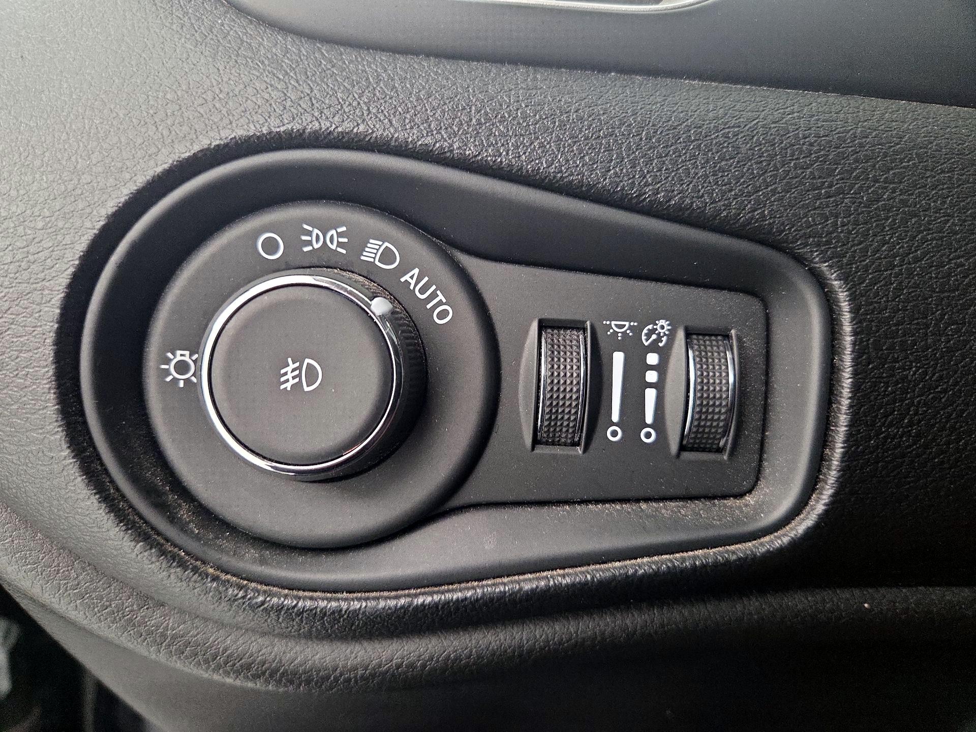Thumbnail: 2020 Jeep Renegade - 13
