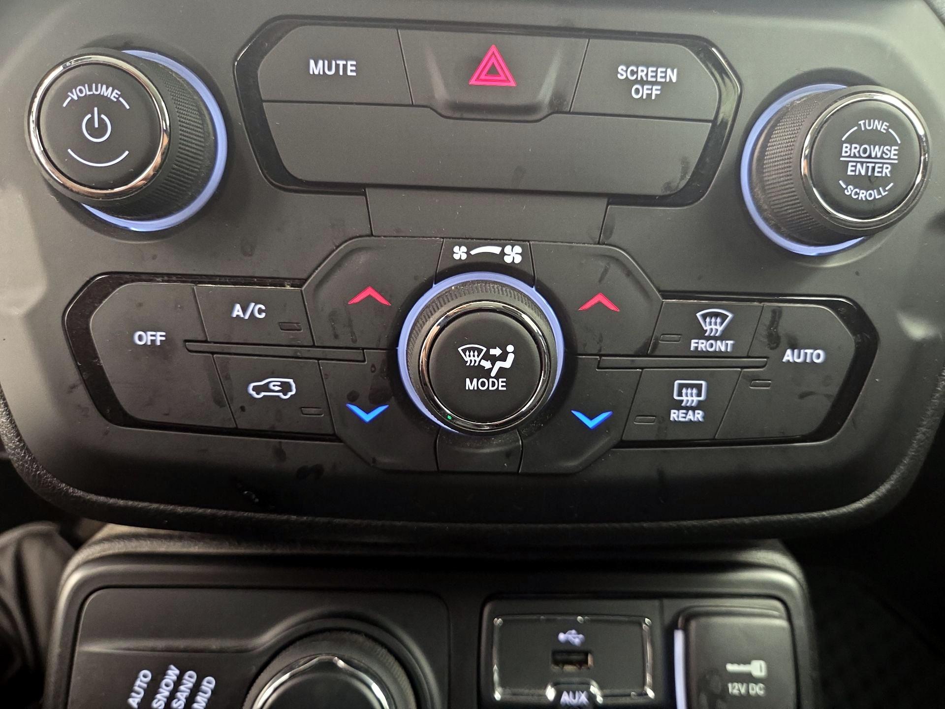 Thumbnail: 2020 Jeep Renegade - 16