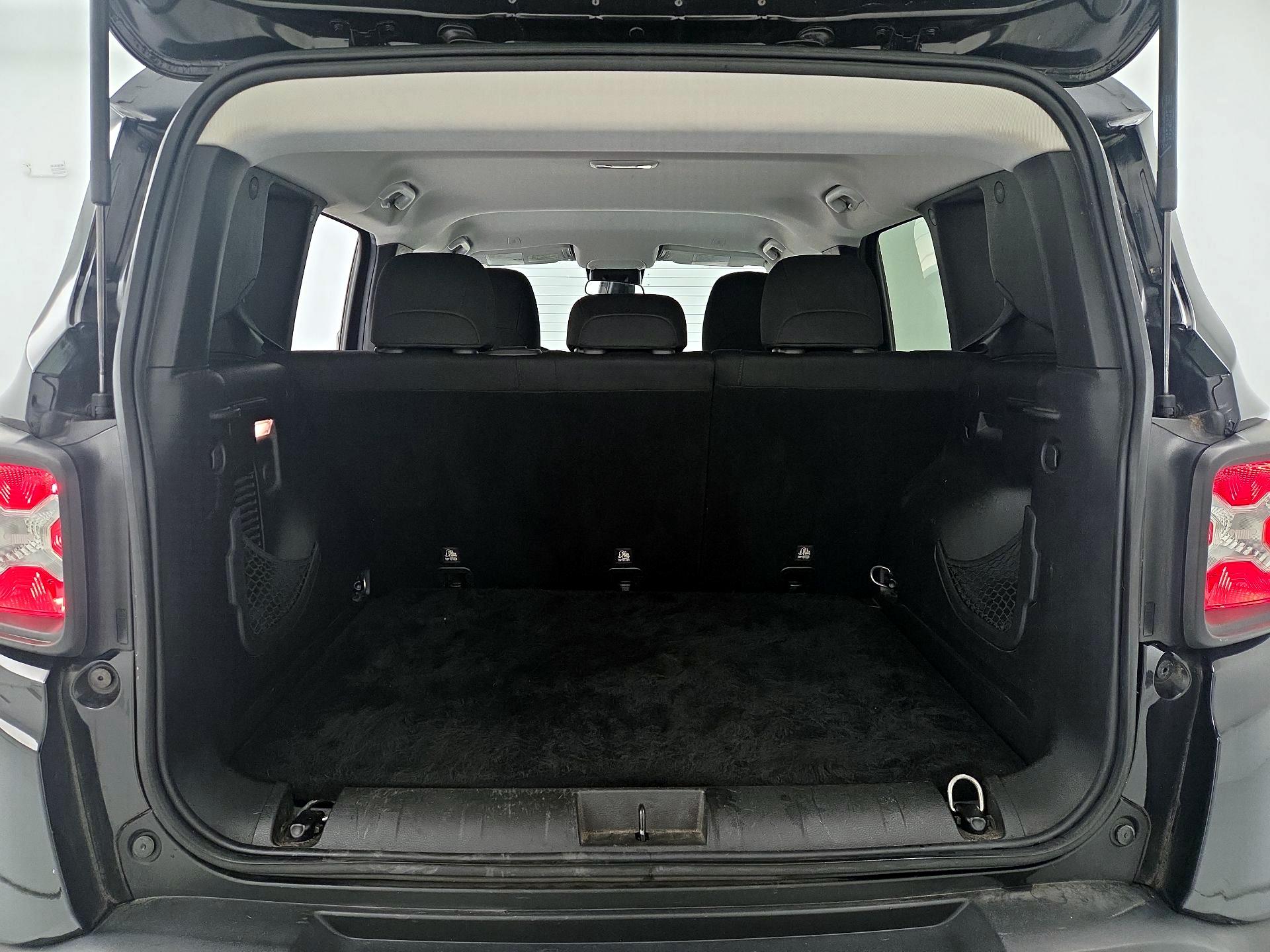 Thumbnail: 2020 Jeep Renegade - 20