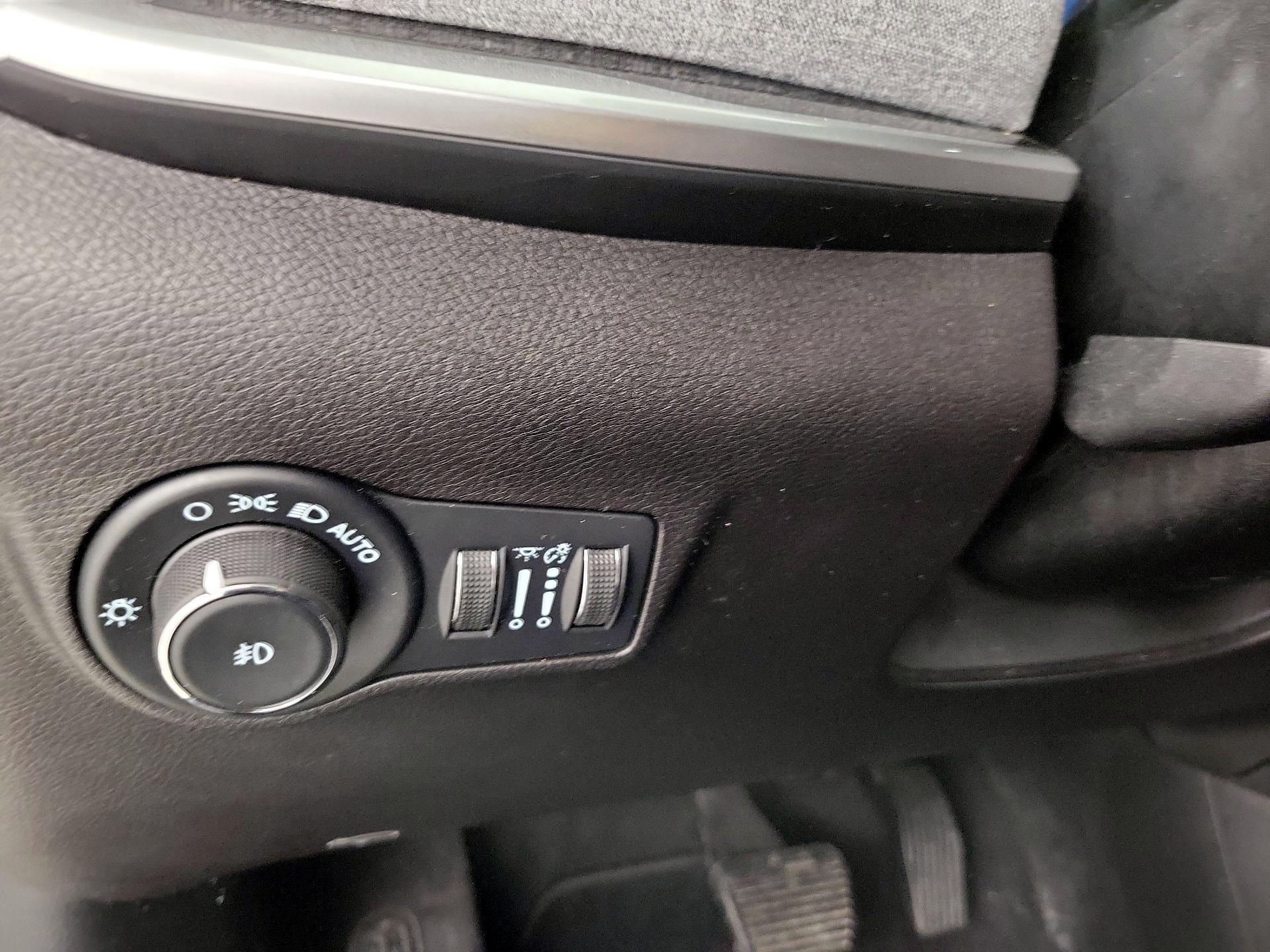 Thumbnail: 2023 Jeep Compass - 13