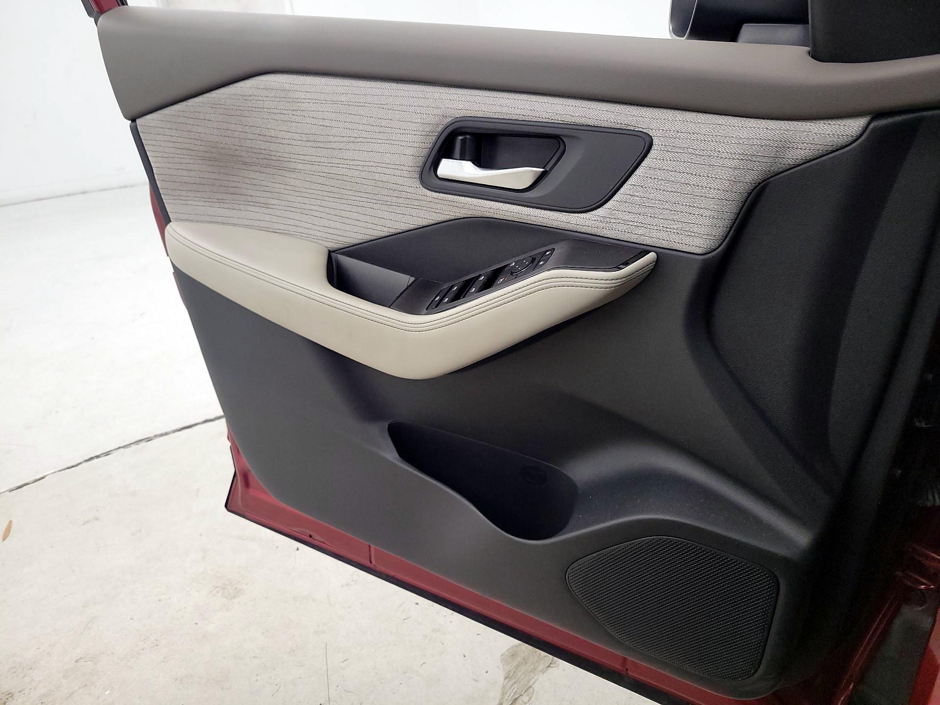 Thumbnail: 2023 Nissan Rogue - 12