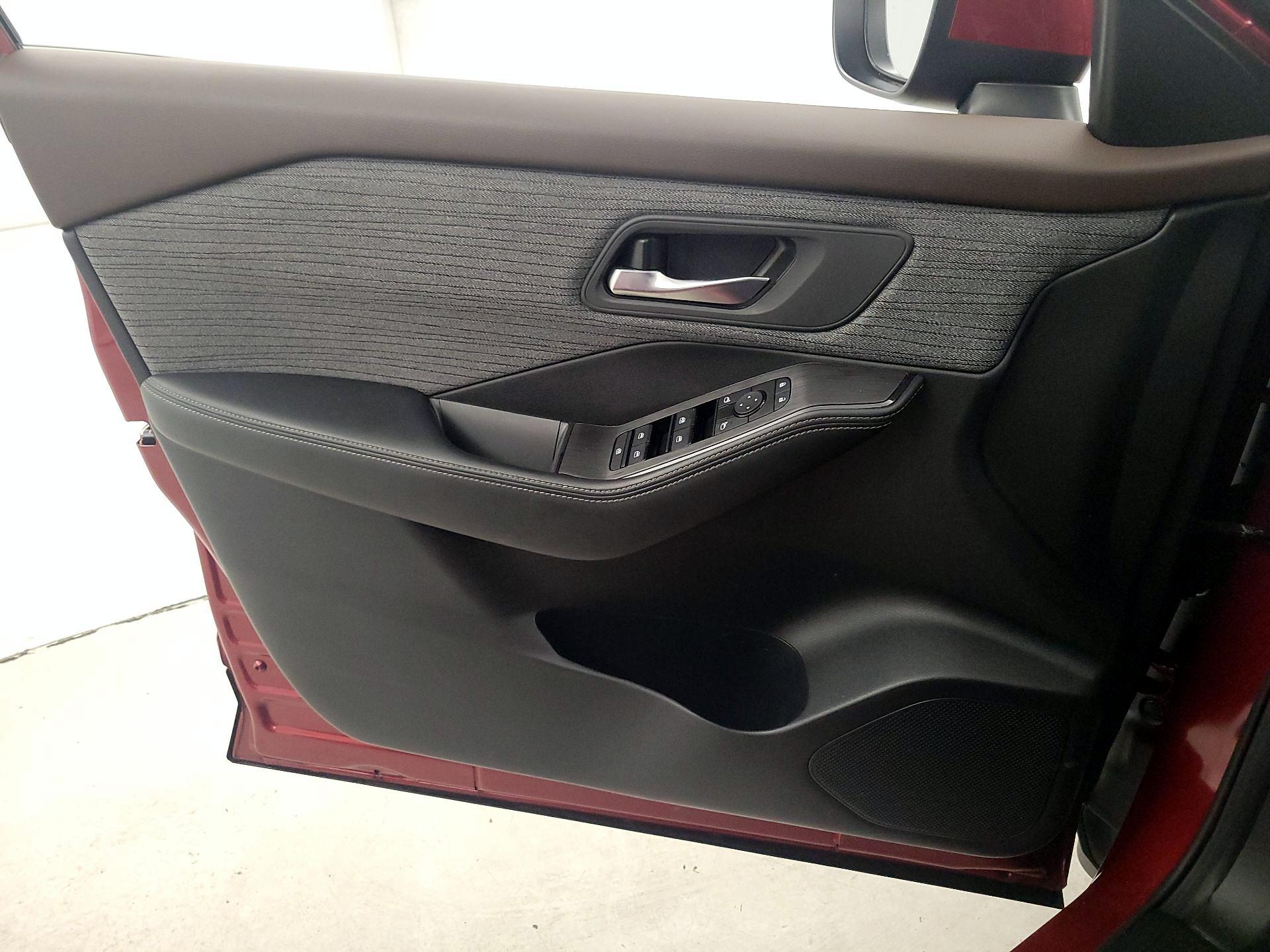 Thumbnail: 2023 Nissan Rogue - 12