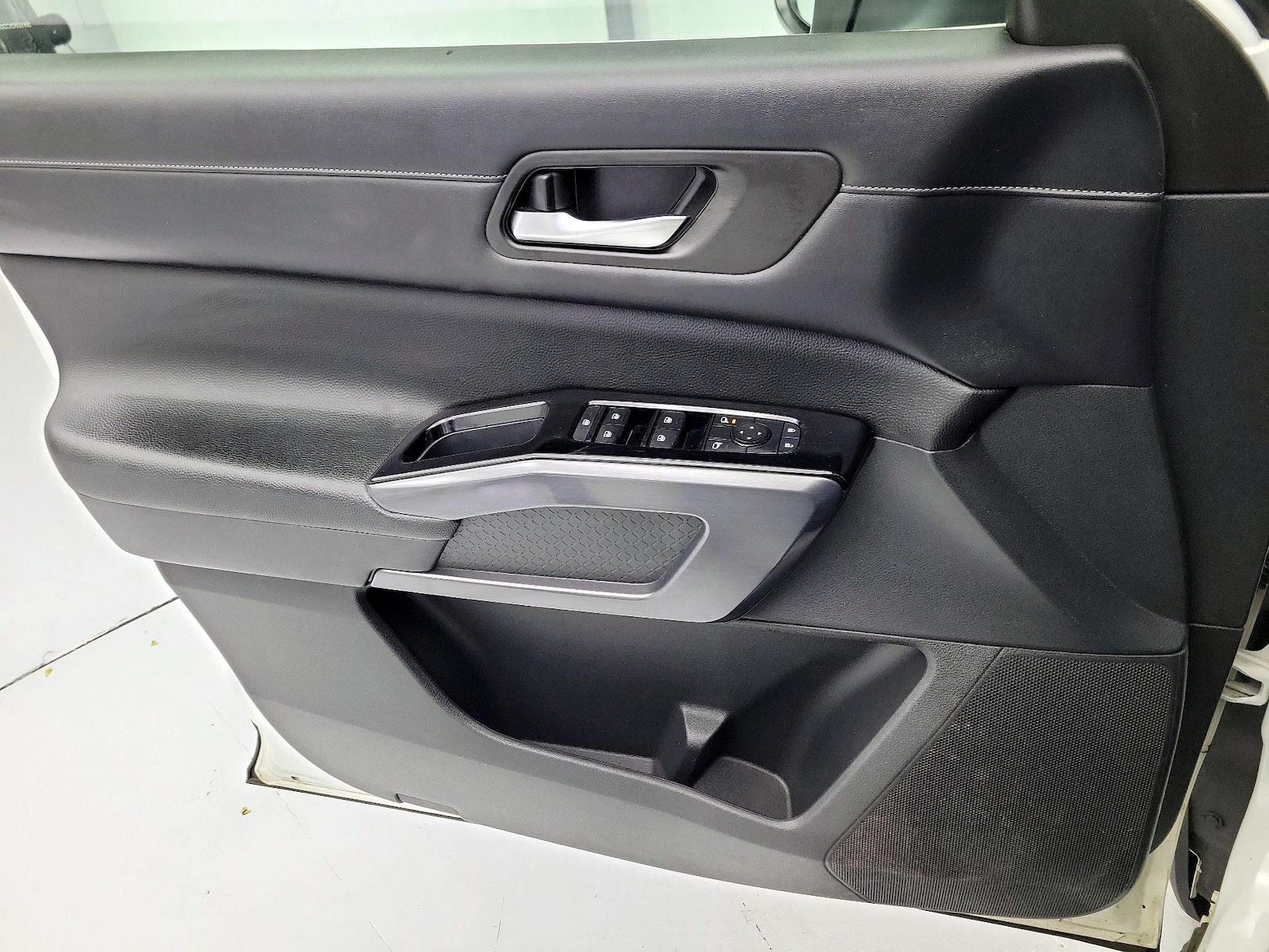 2023 Nissan Pathfinder SL - Photo 13