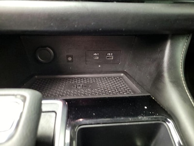 USB/AUX Ports