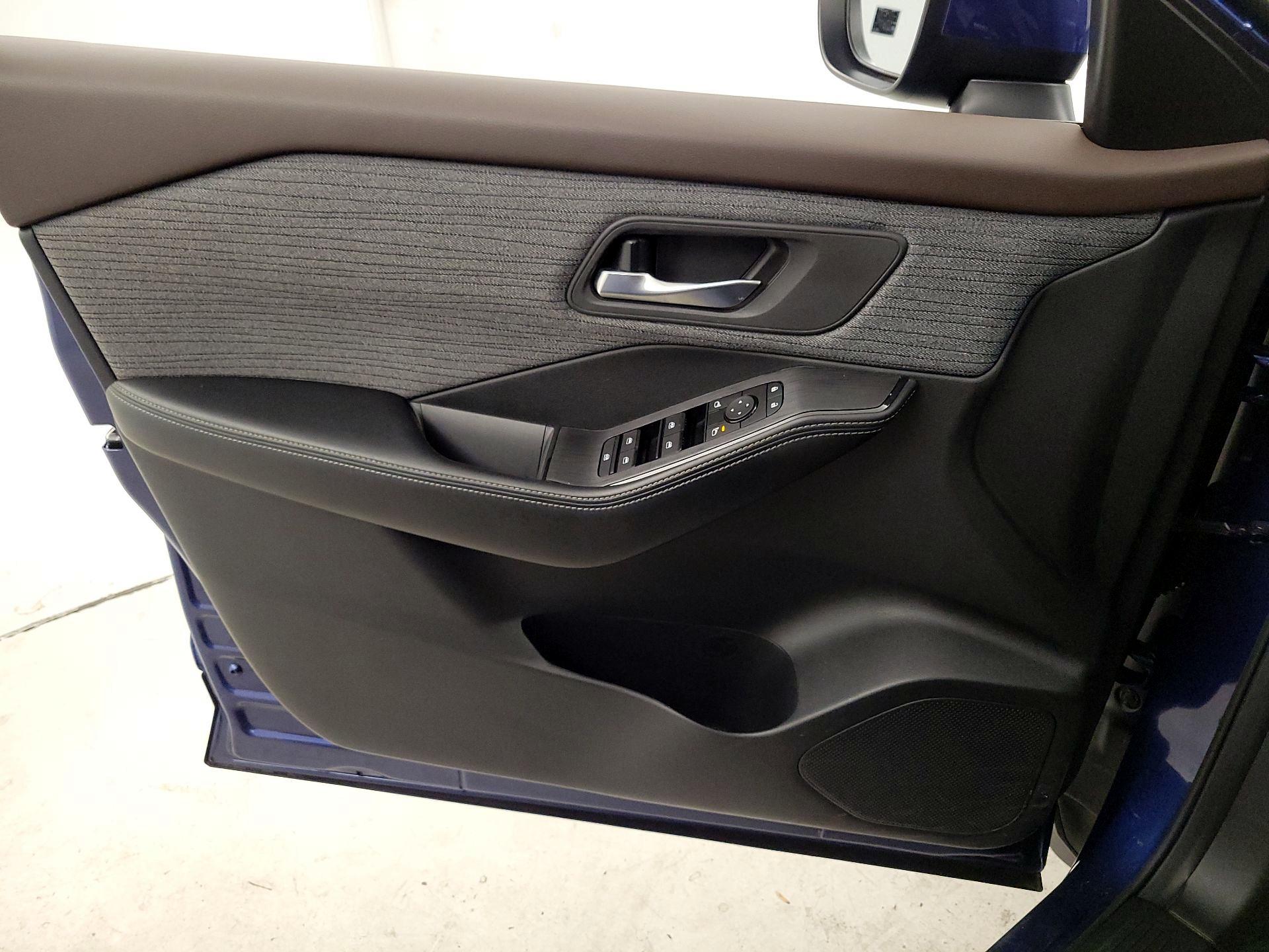 Thumbnail: 2023 Nissan Rogue - 12