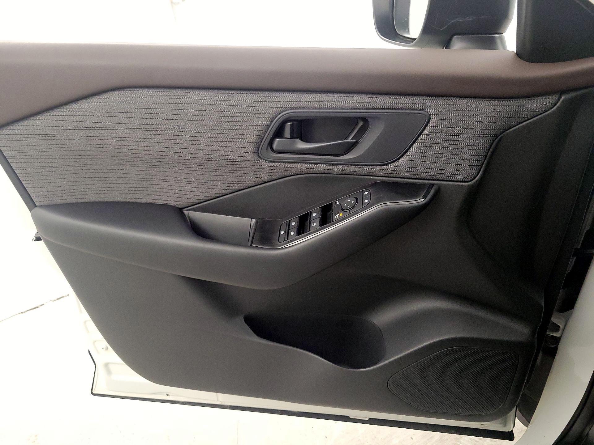 Thumbnail: 2023 Nissan Rogue - 12