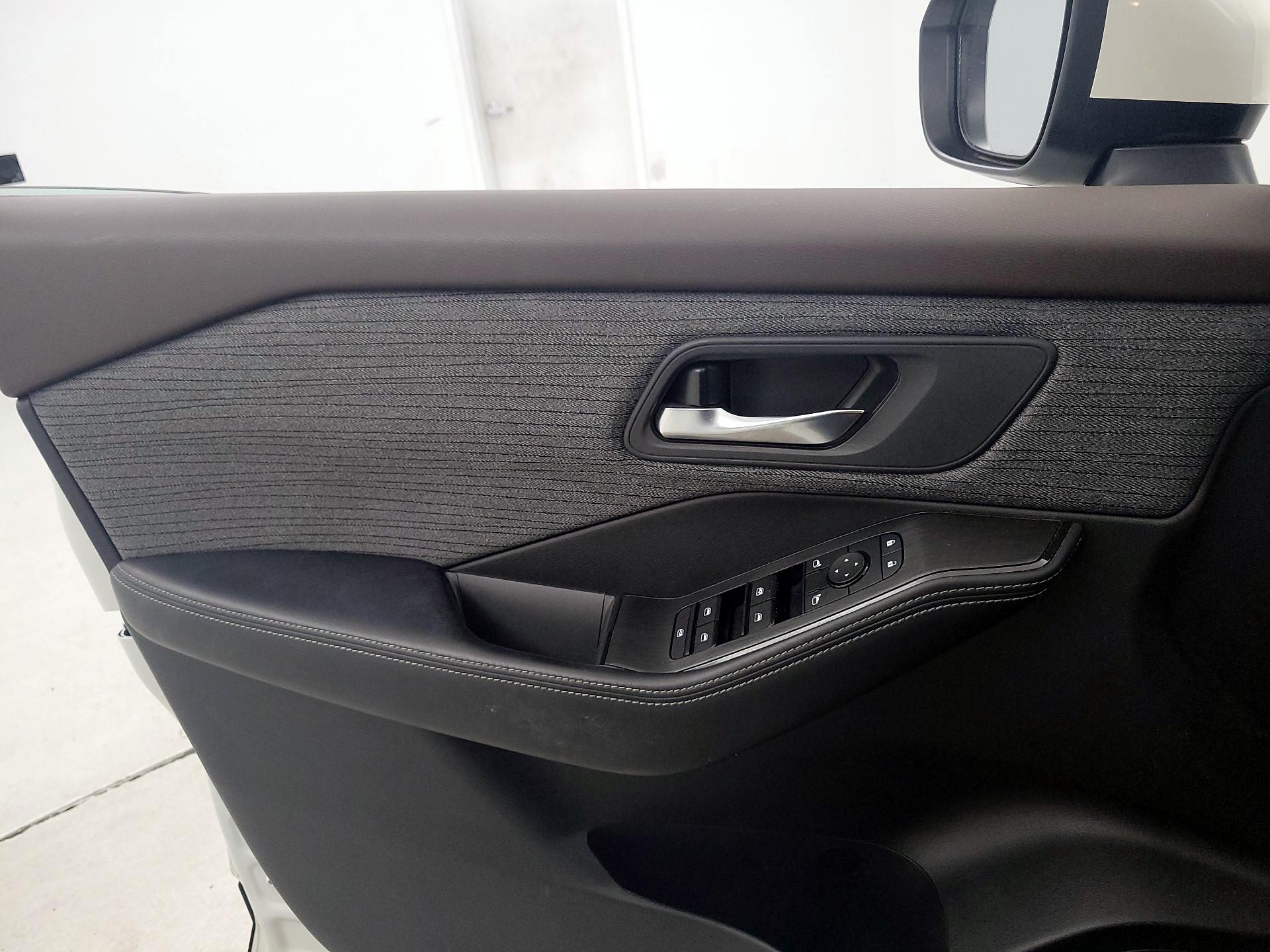 Thumbnail: 2023 Nissan Rogue - 12