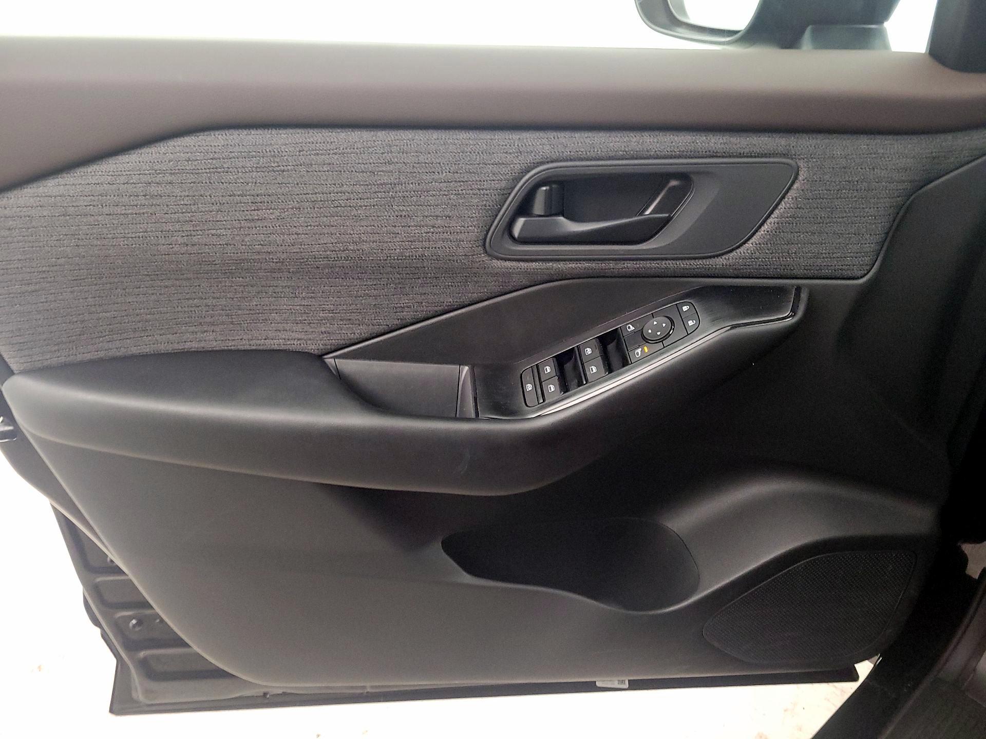 Thumbnail: 2023 Nissan Rogue - 12