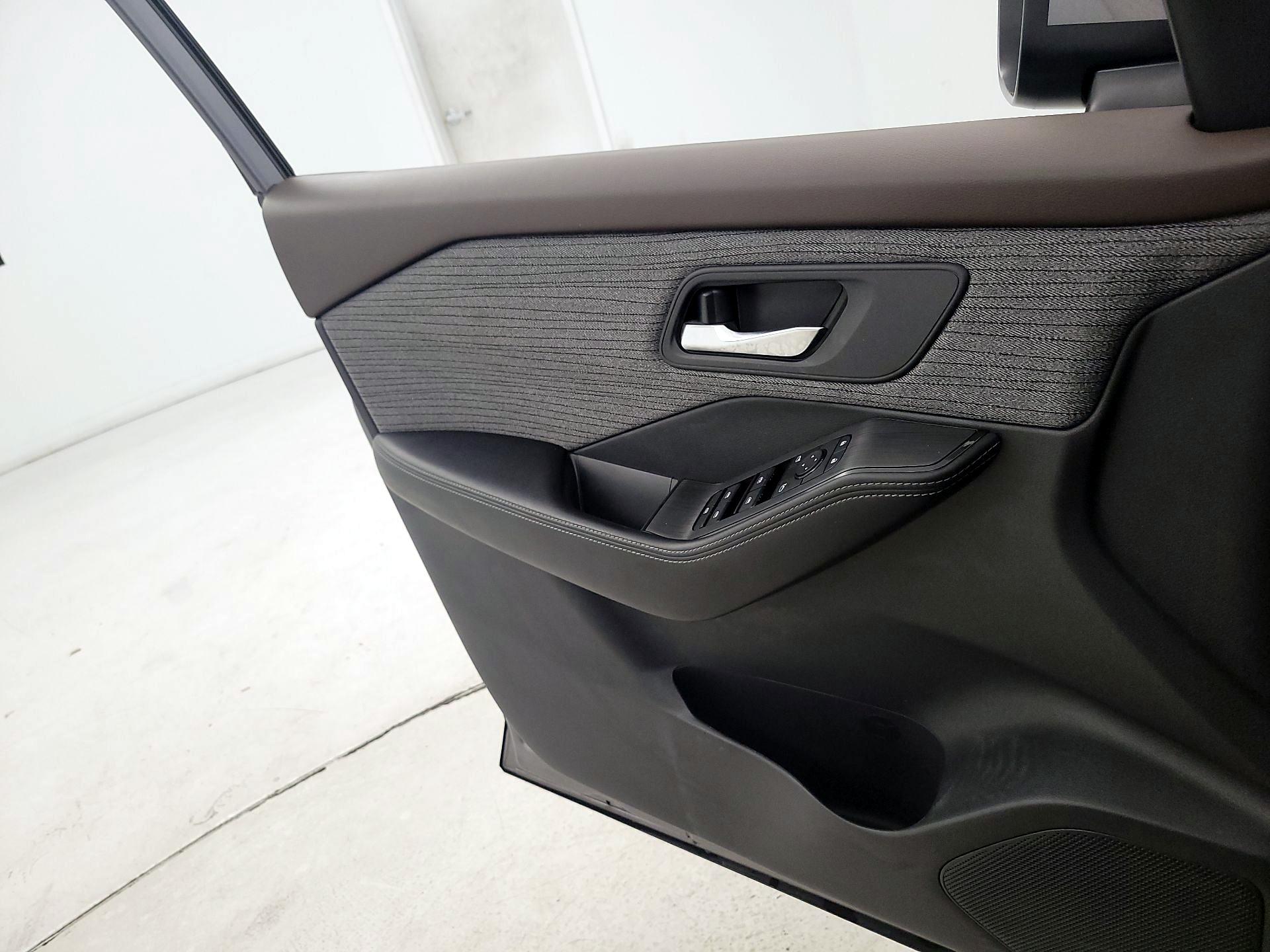 Thumbnail: 2023 Nissan Rogue - 12