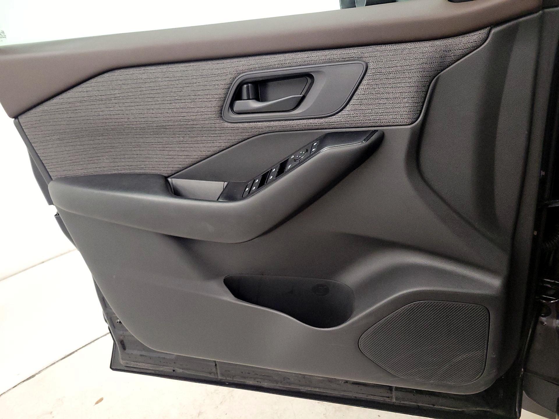 Thumbnail: 2023 Nissan Rogue - 12