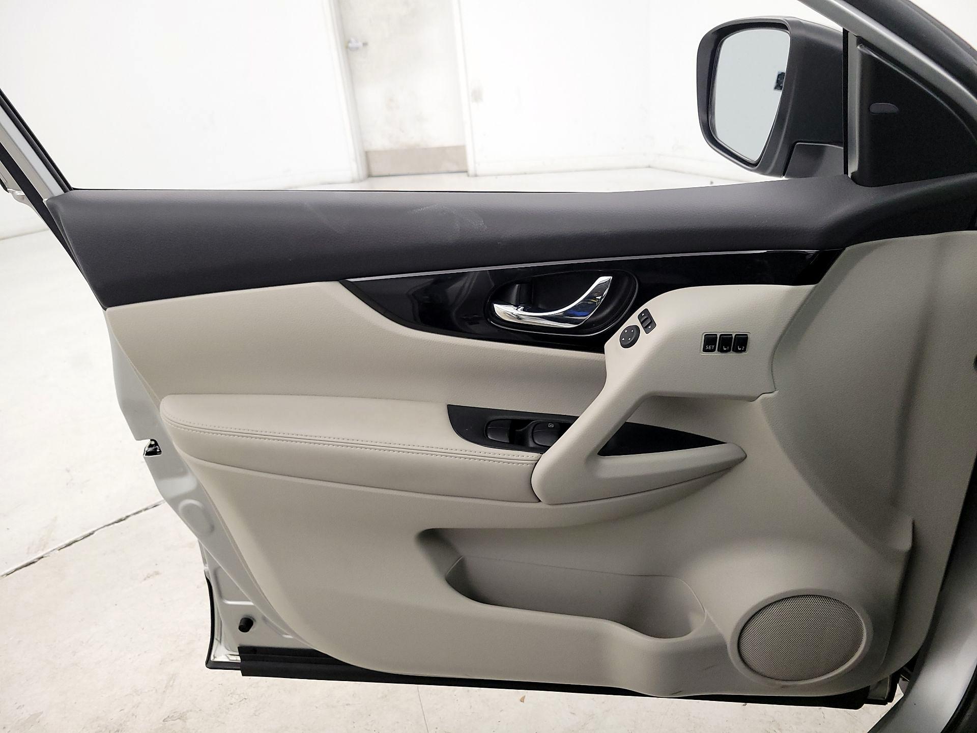 Thumbnail: 2022 Nissan Rogue Sport - 12