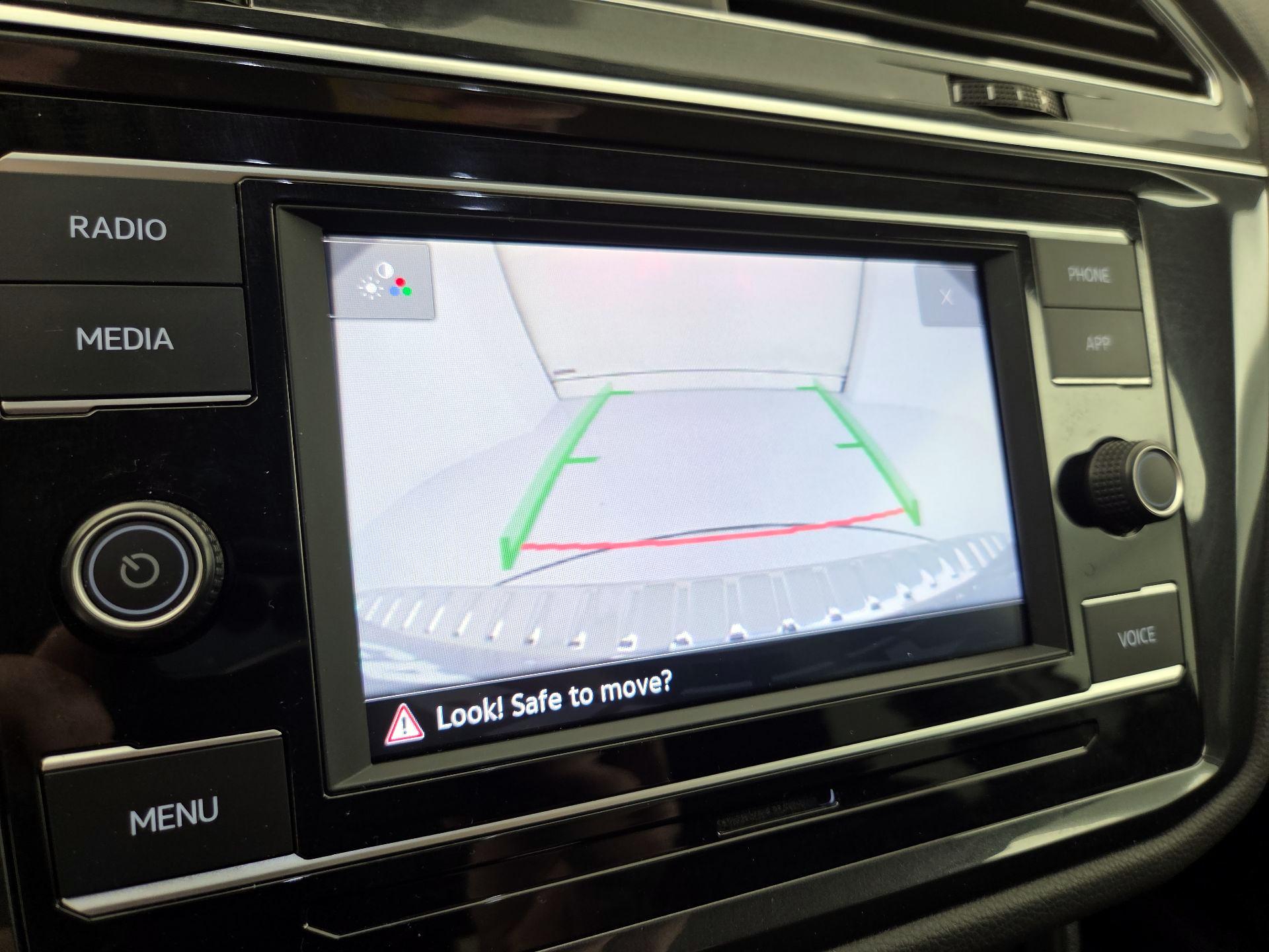 Thumbnail: 2023 Volkswagen Tiguan - 14