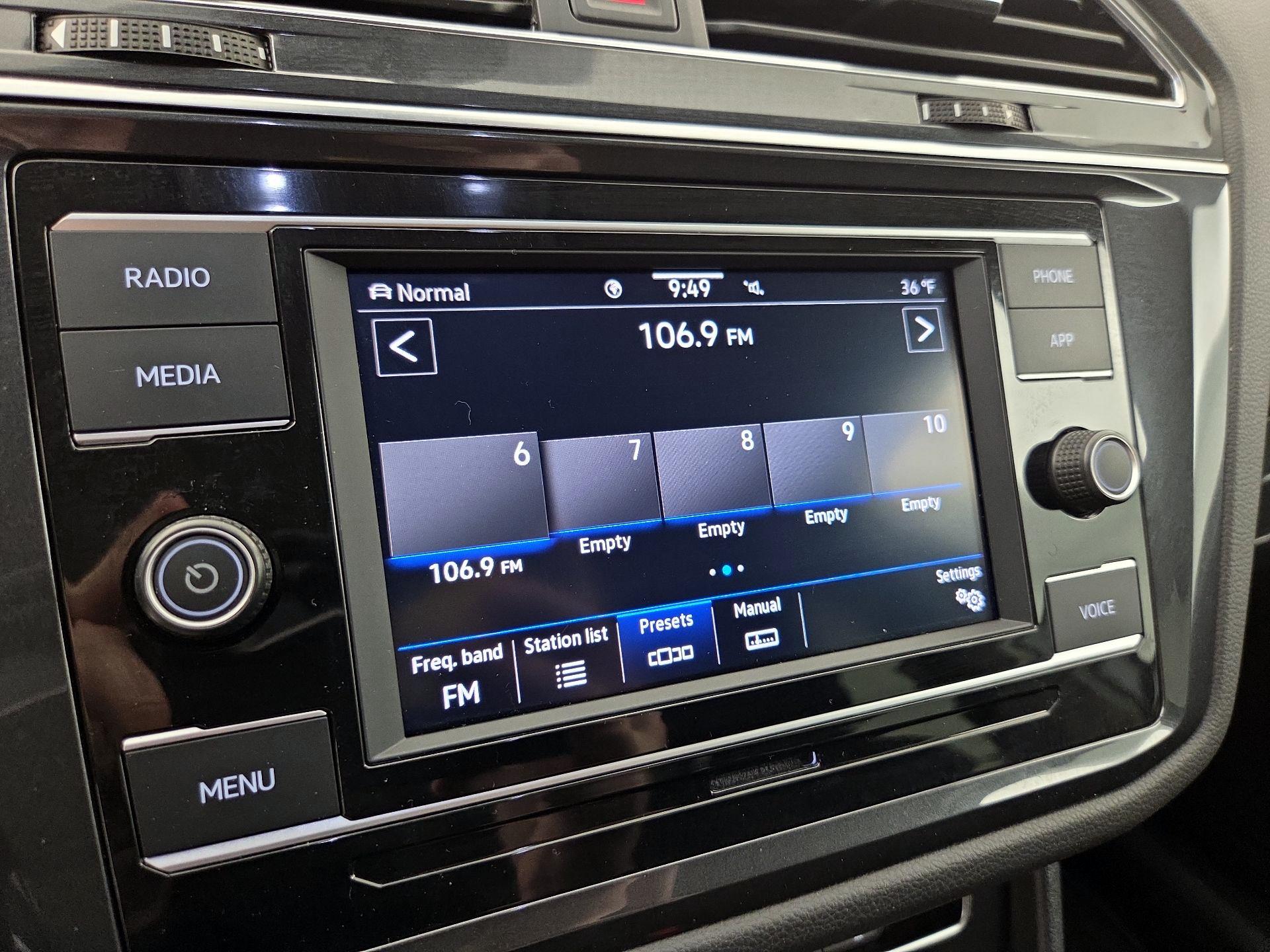 Thumbnail: 2023 Volkswagen Tiguan - 15